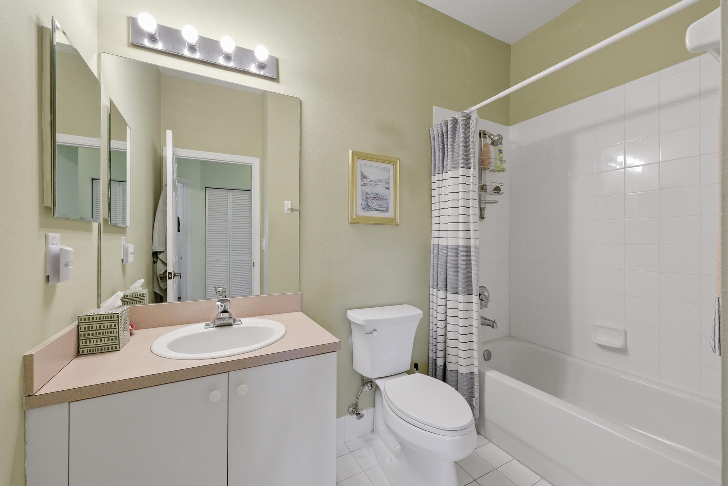 114 Lighthouse Cir, J