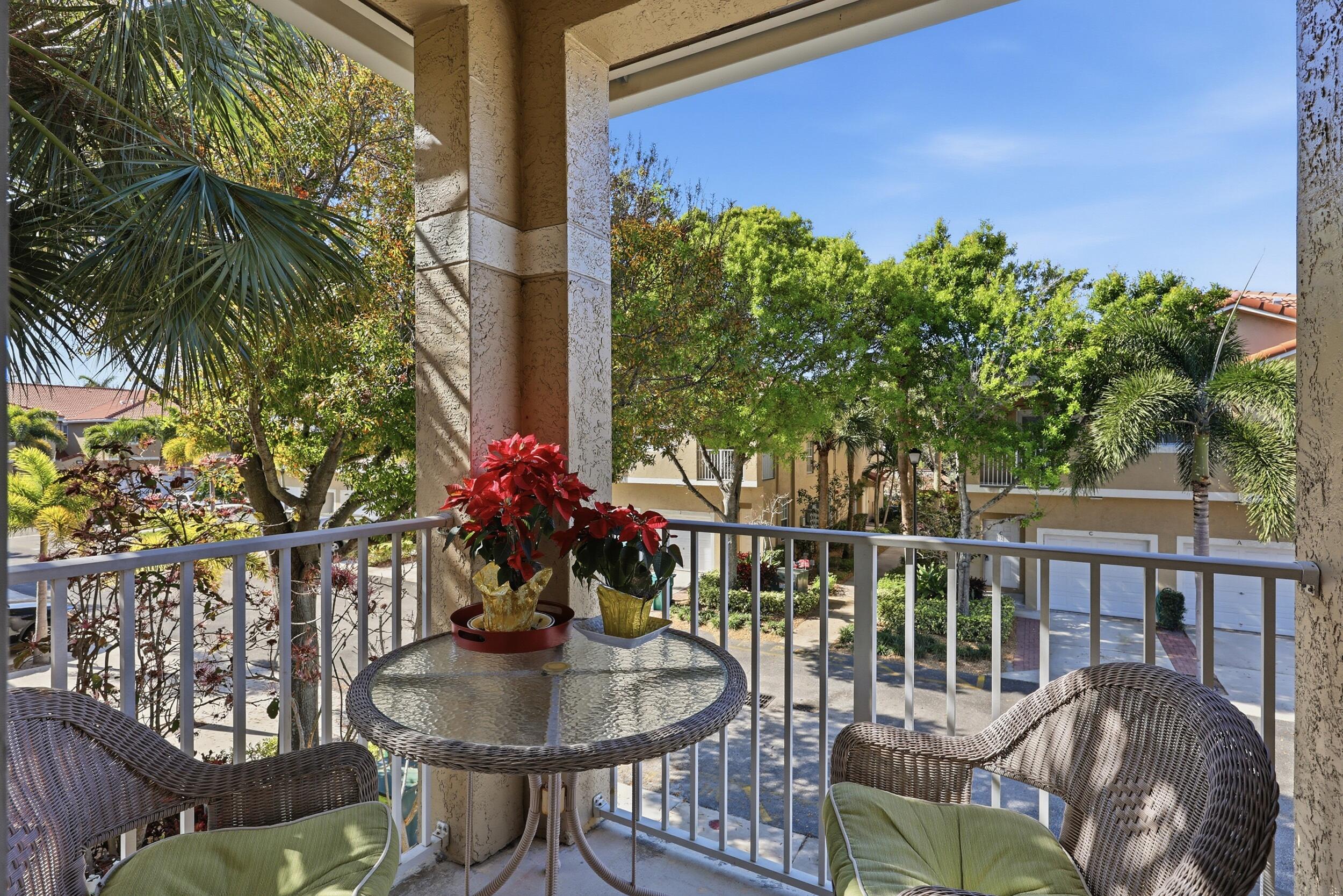 114 Lighthouse Cir, J