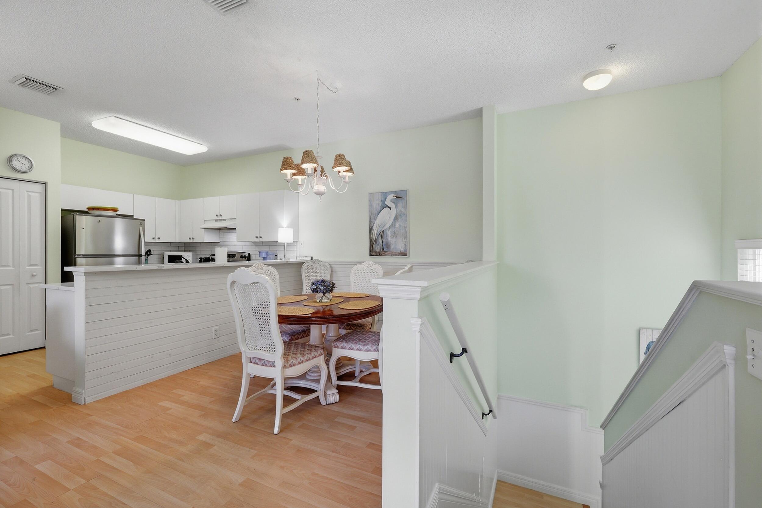 114 Lighthouse Cir, J