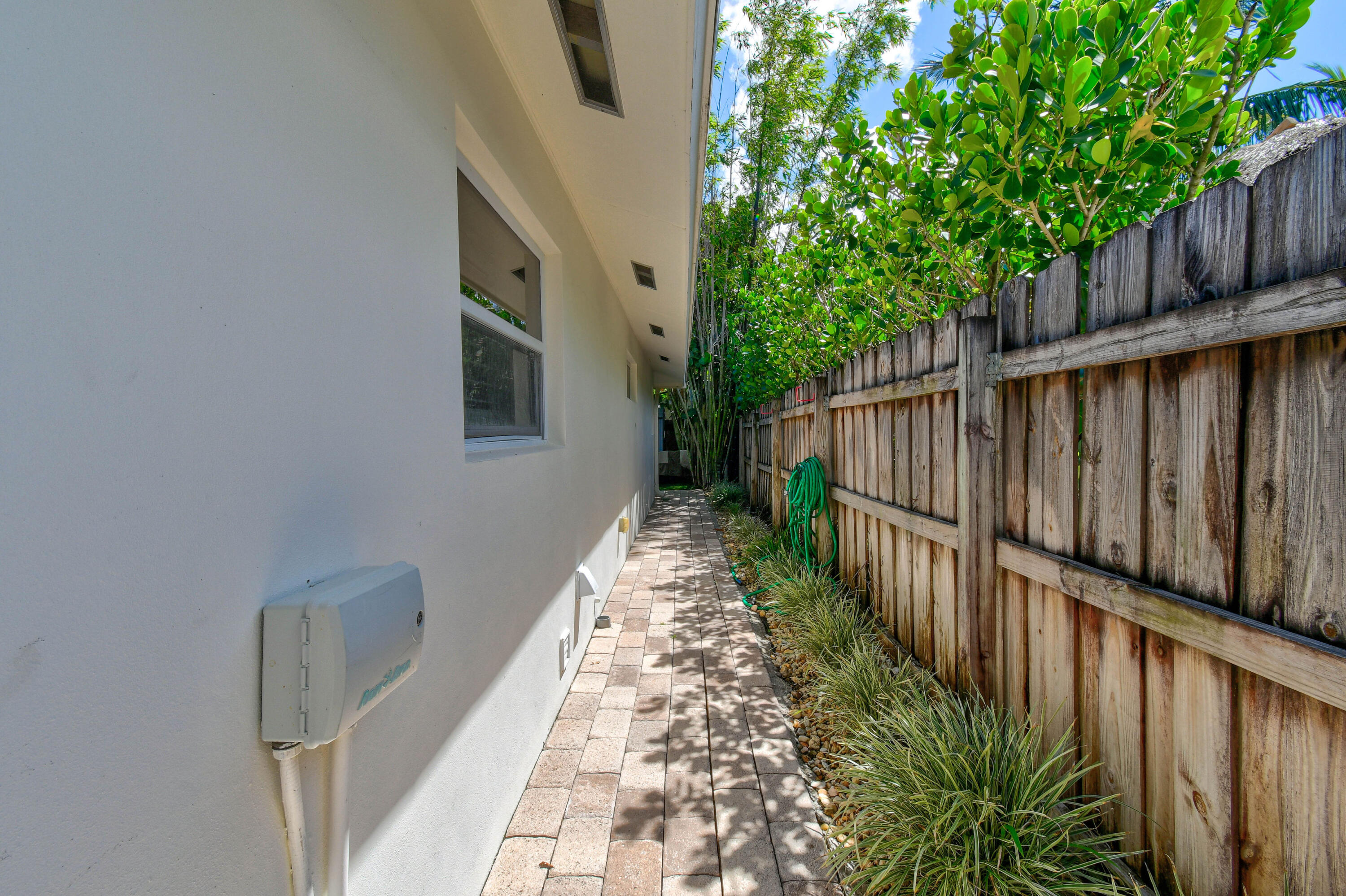 106 Windsor Road E