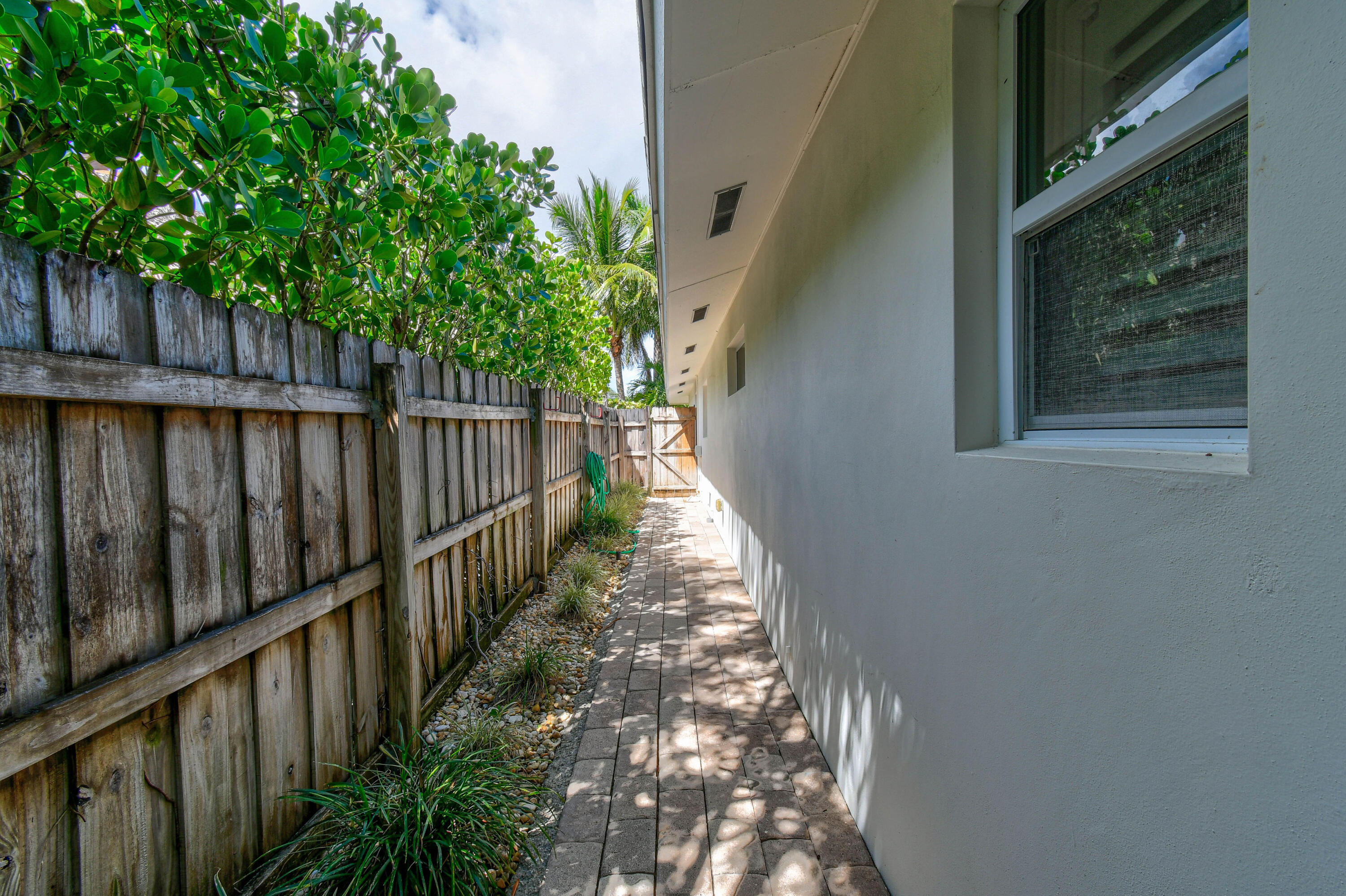 106 Windsor Road E