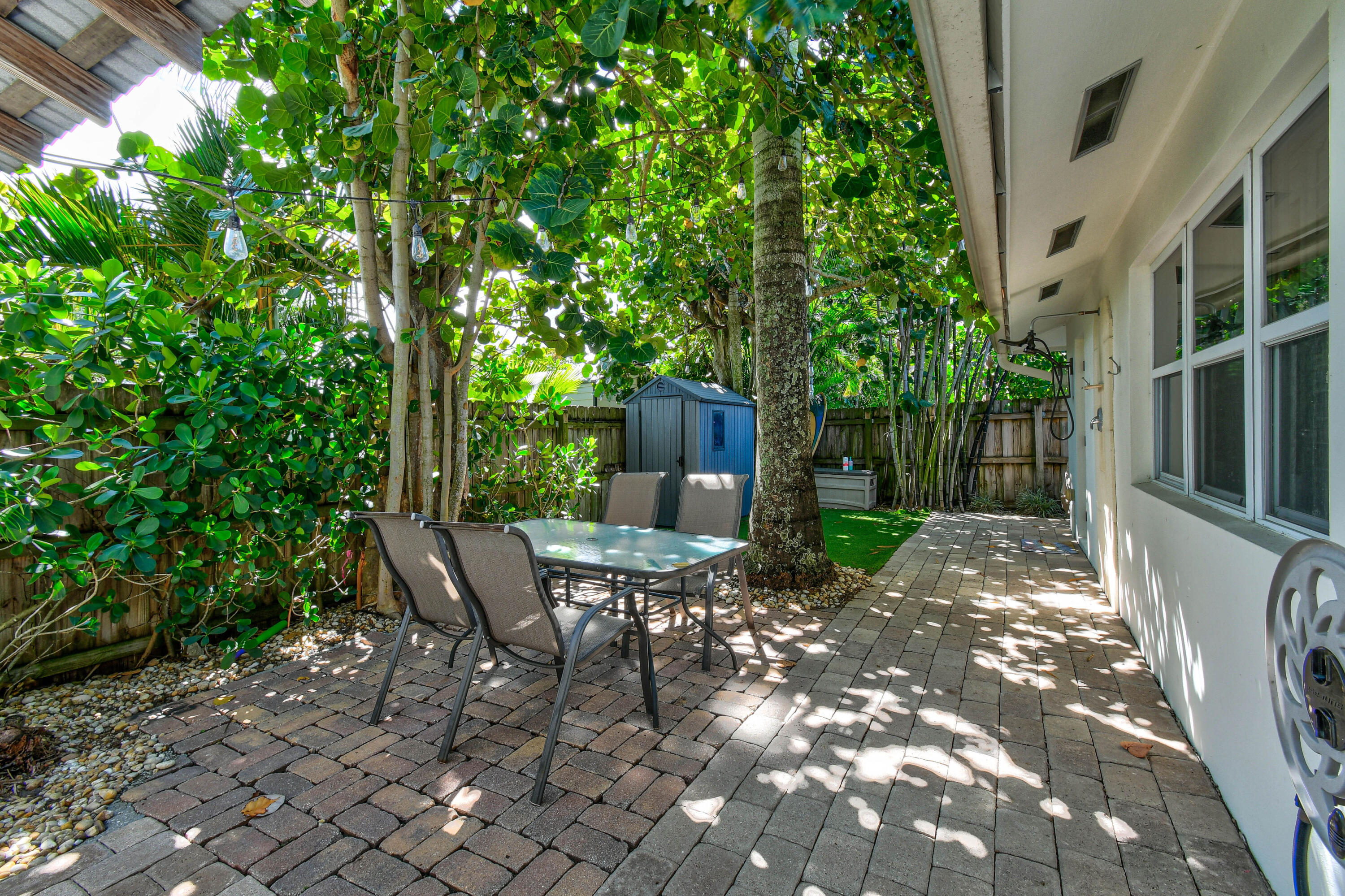 106 Windsor Road E
