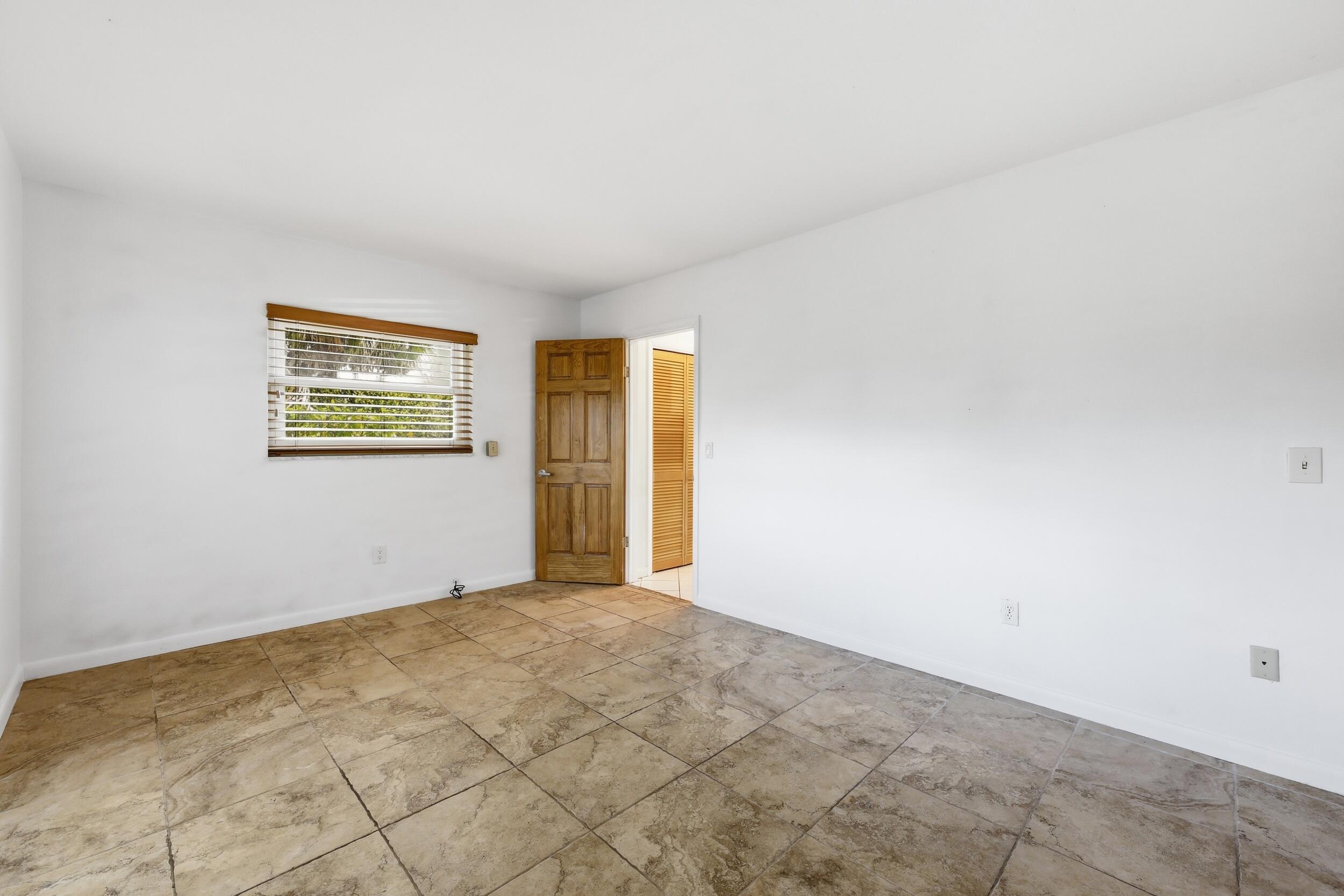 9696 Honeysuckle Avenue