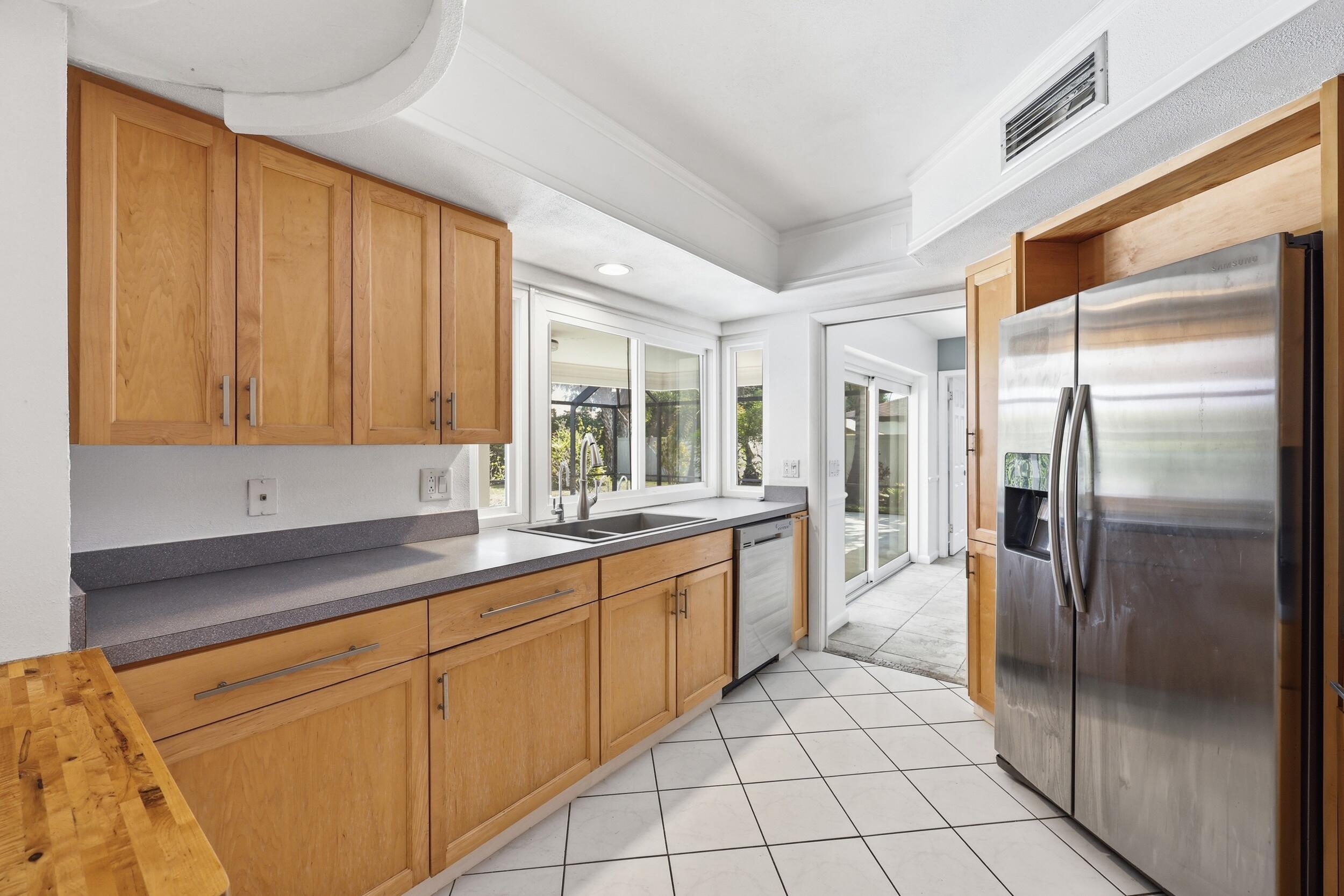 9696 Honeysuckle Avenue