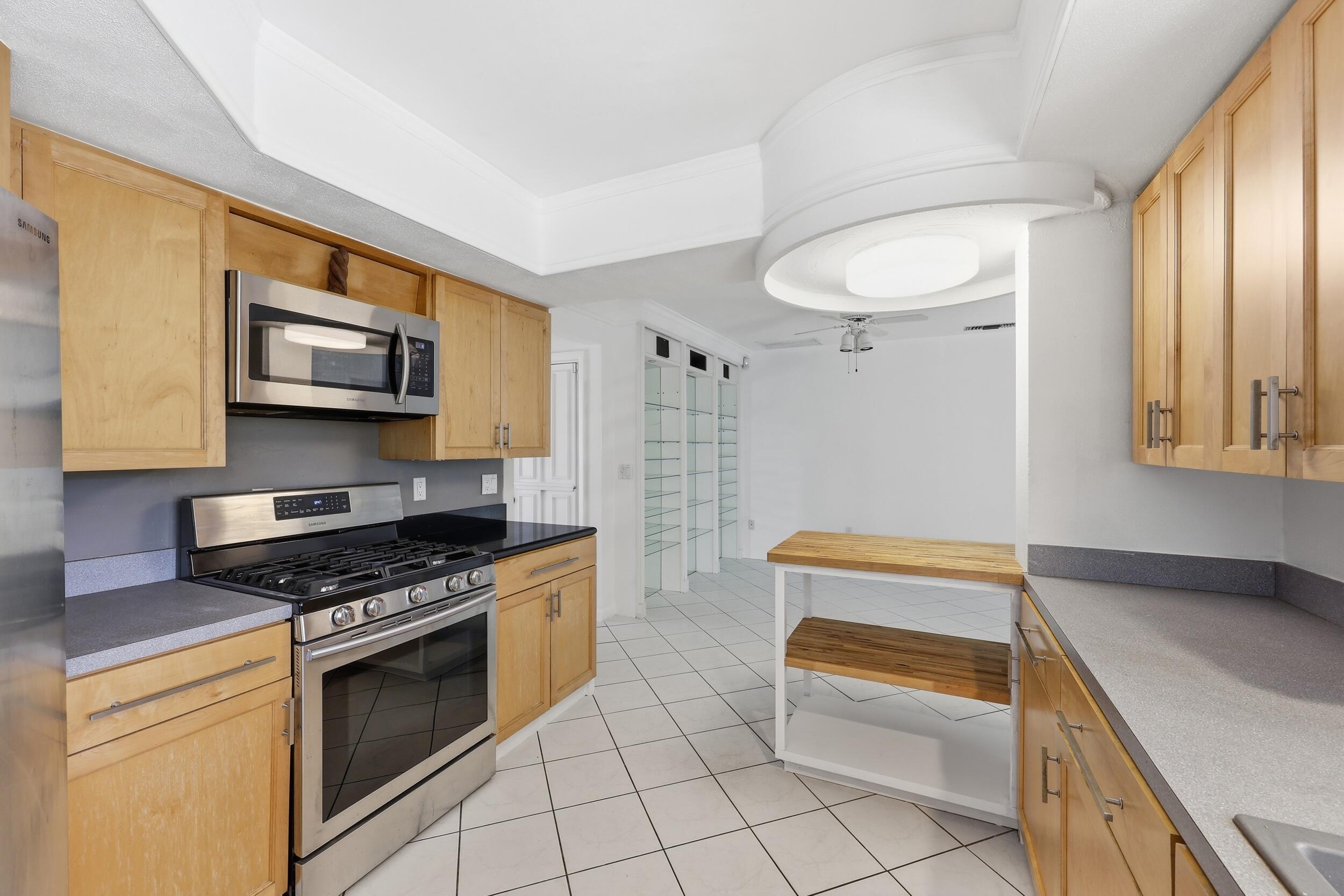 9696 Honeysuckle Avenue