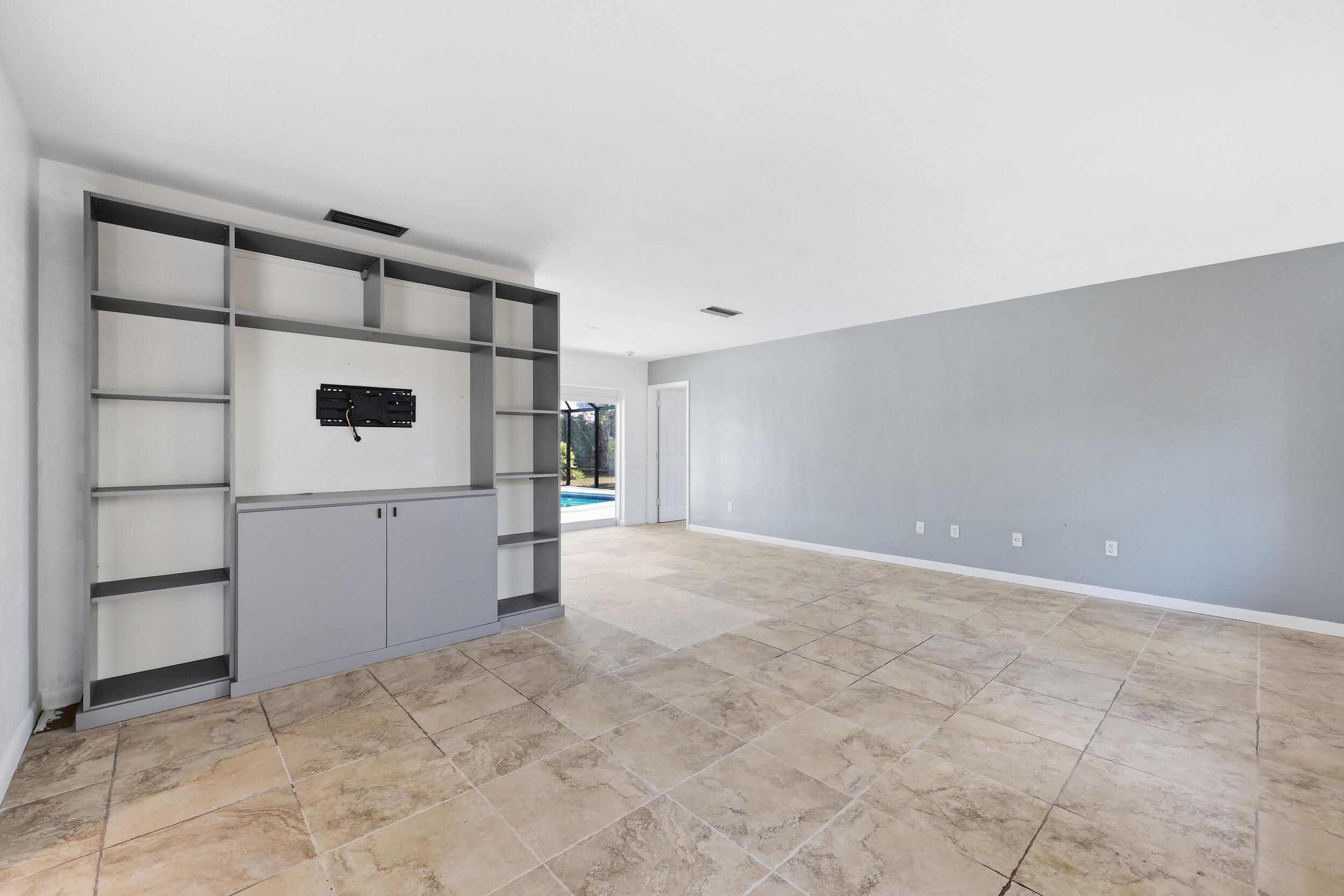 9696 Honeysuckle Avenue