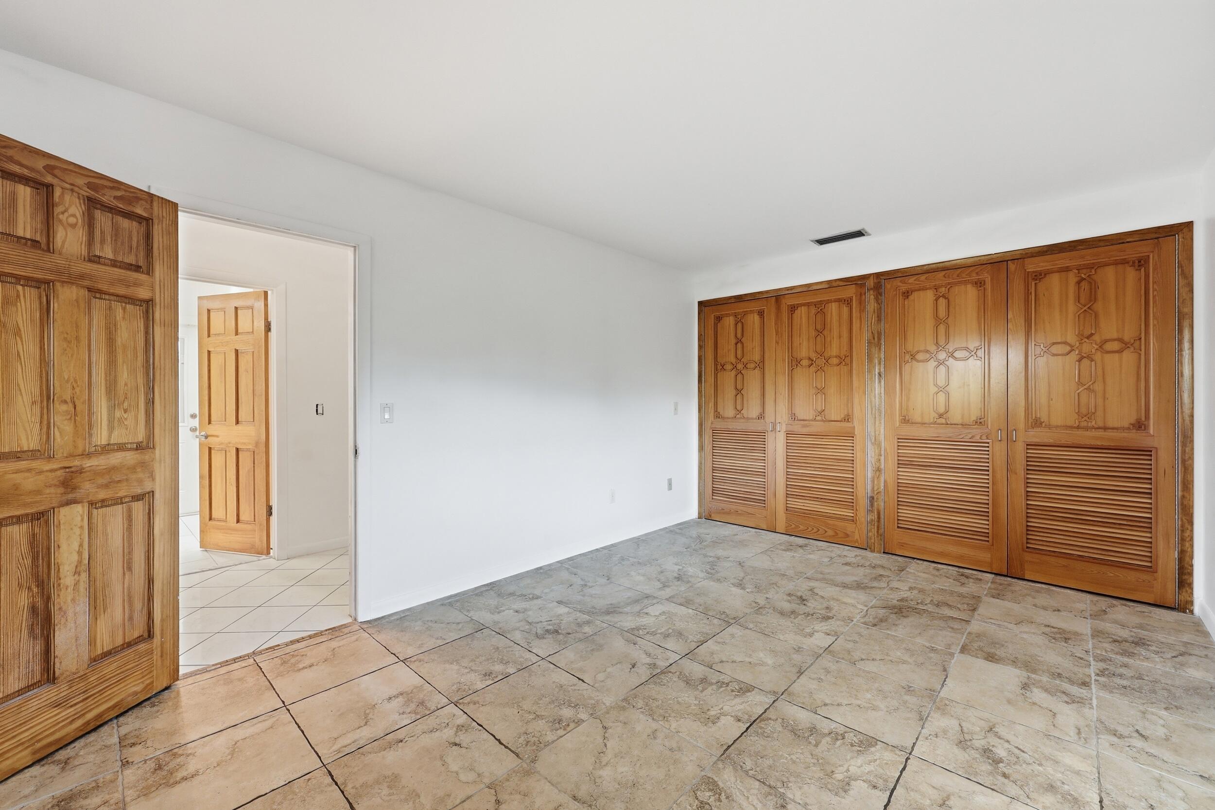 9696 Honeysuckle Avenue