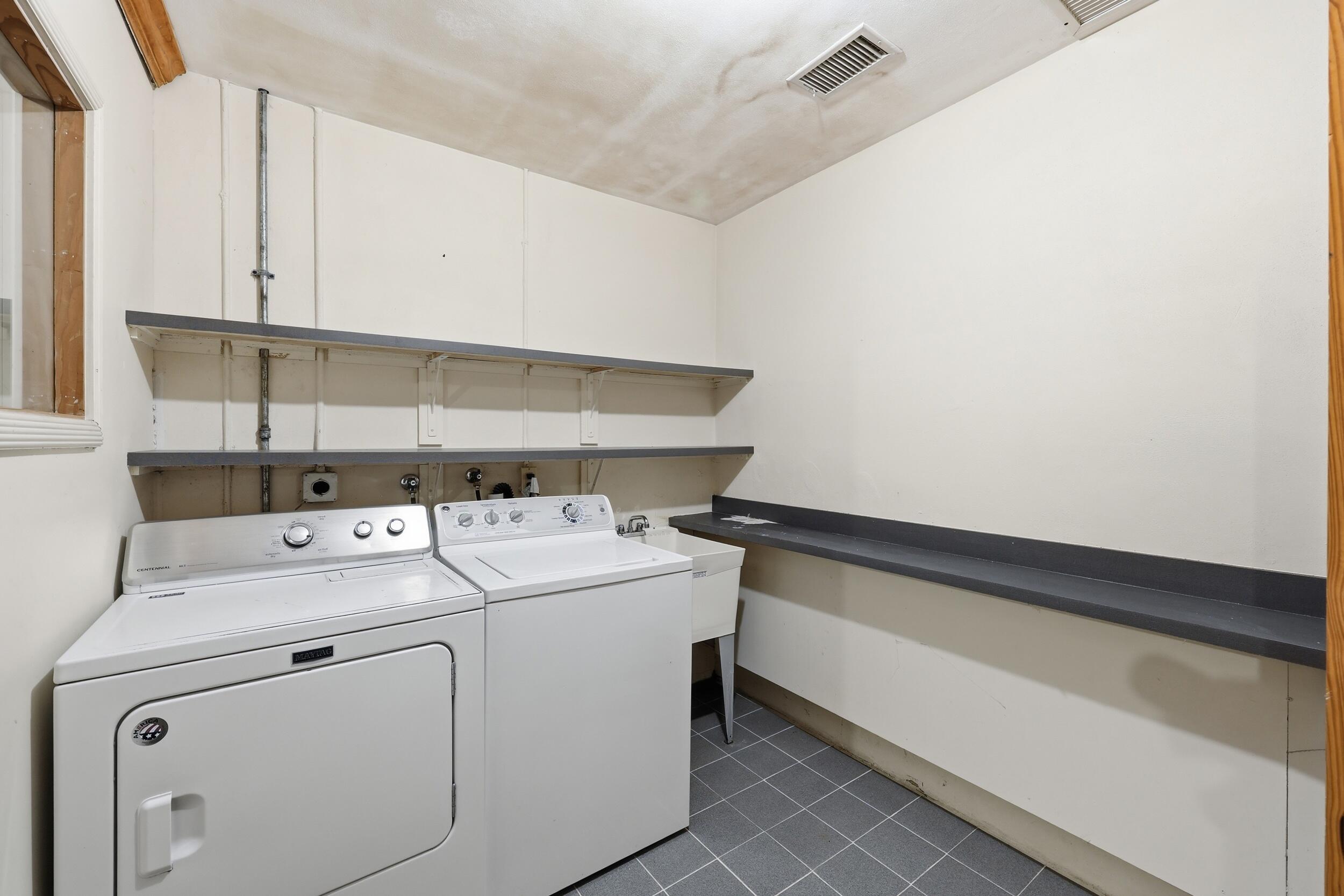 9696 Honeysuckle Avenue