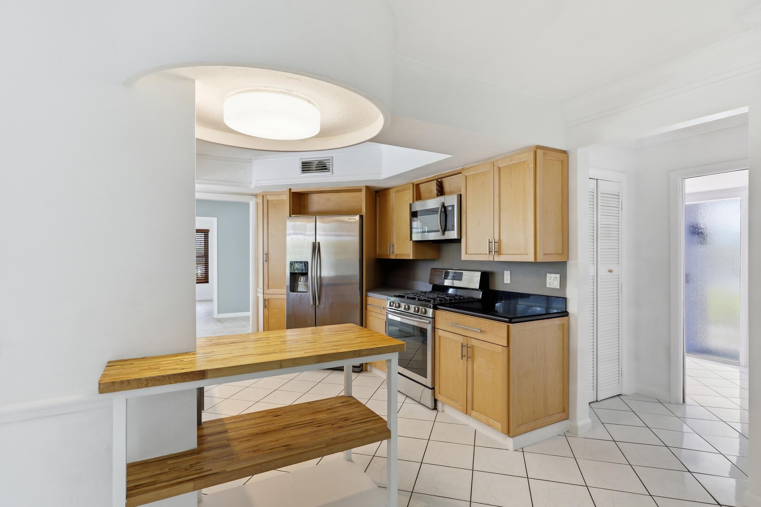 9696 Honeysuckle Avenue