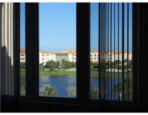 32 W Harbour Isle Drive Ph01