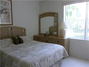 18081 SE COUNTRY CLUB Drive UNIT 45-445