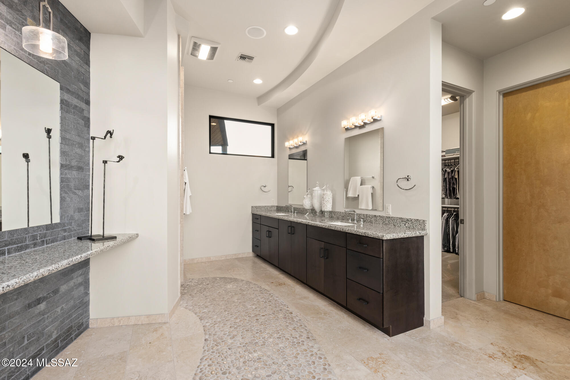 1901 W Mountain Mirage Place