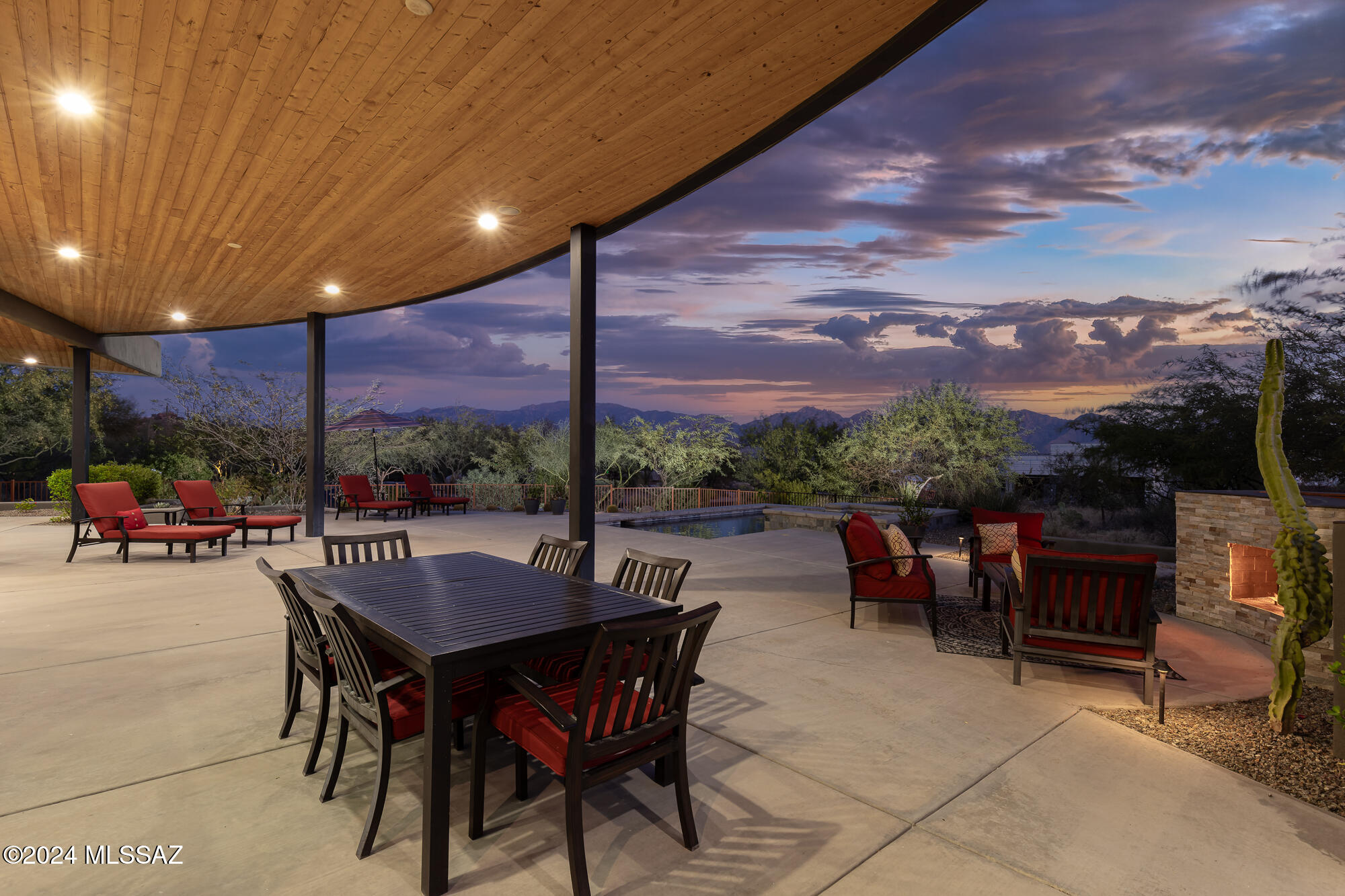 1901 W Mountain Mirage Place
