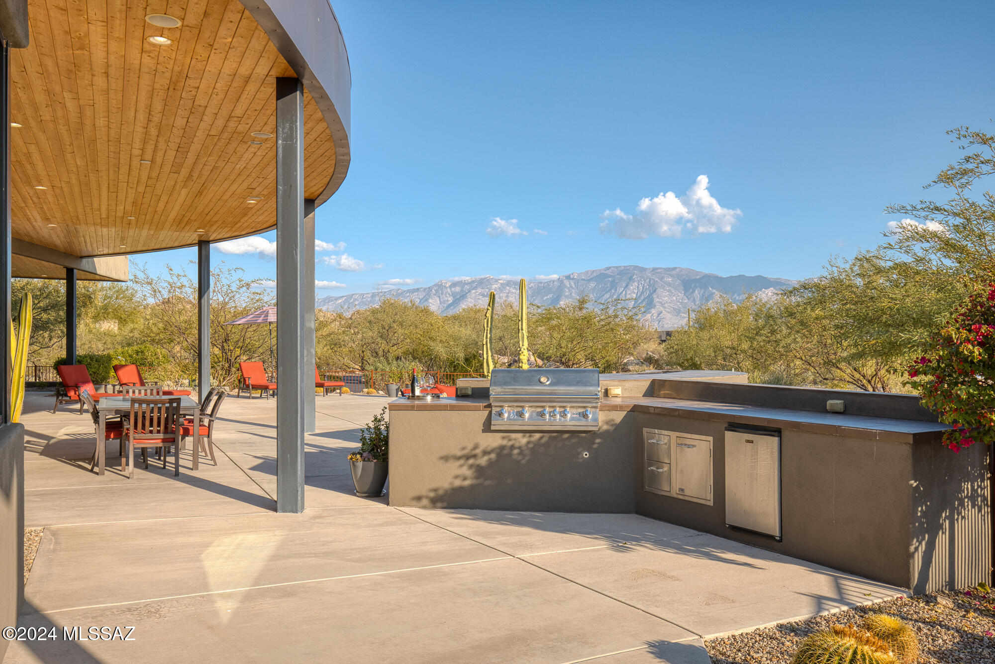 1901 W Mountain Mirage Place