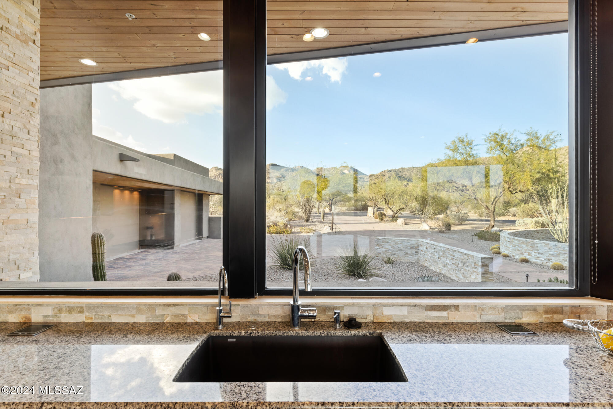 1901 W Mountain Mirage Place