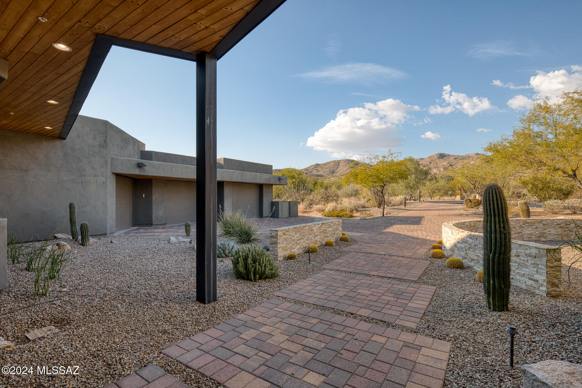 1901 W Mountain Mirage Place