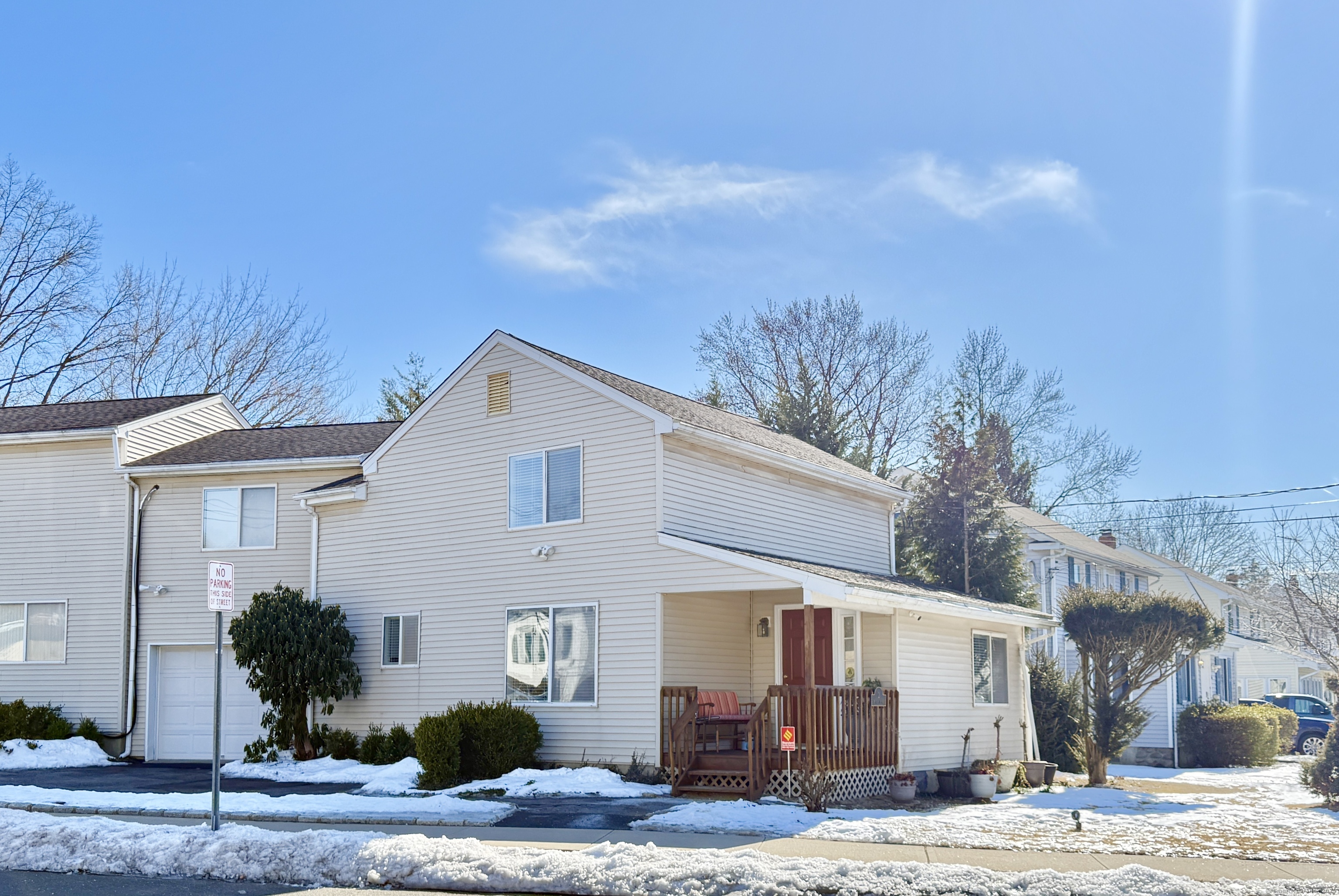 2 Richards Avenue 1