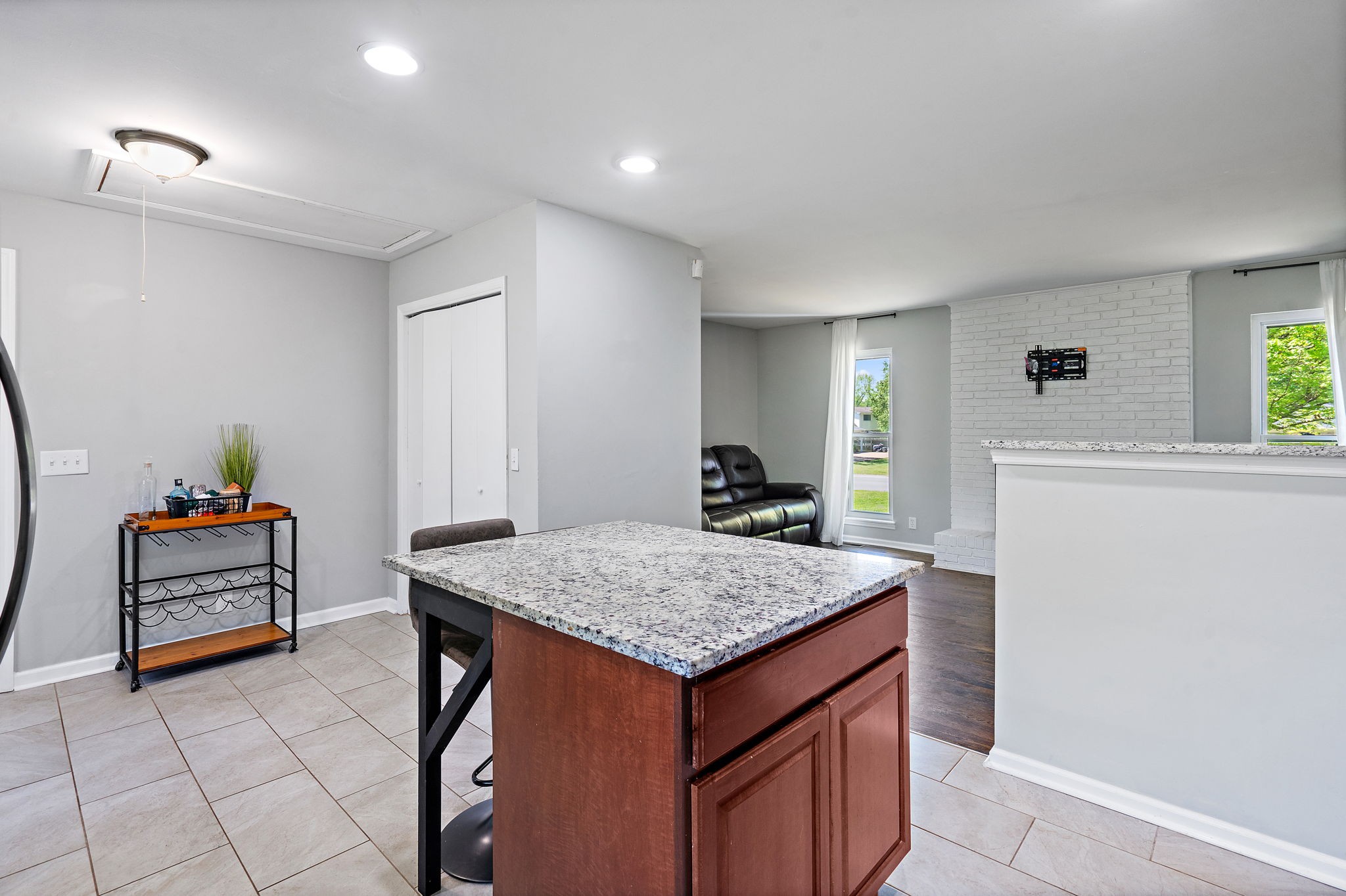 1005 Dortch Ln