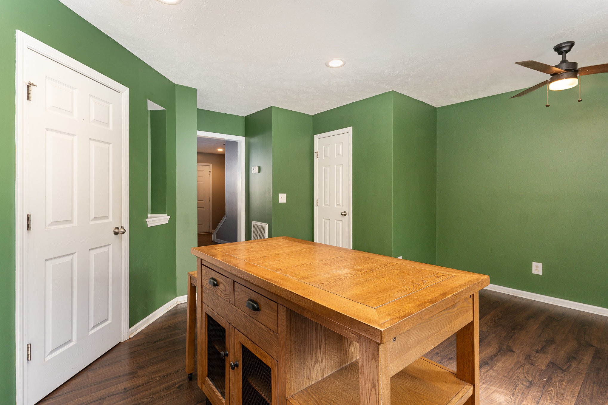 1880 Shaylin Loop