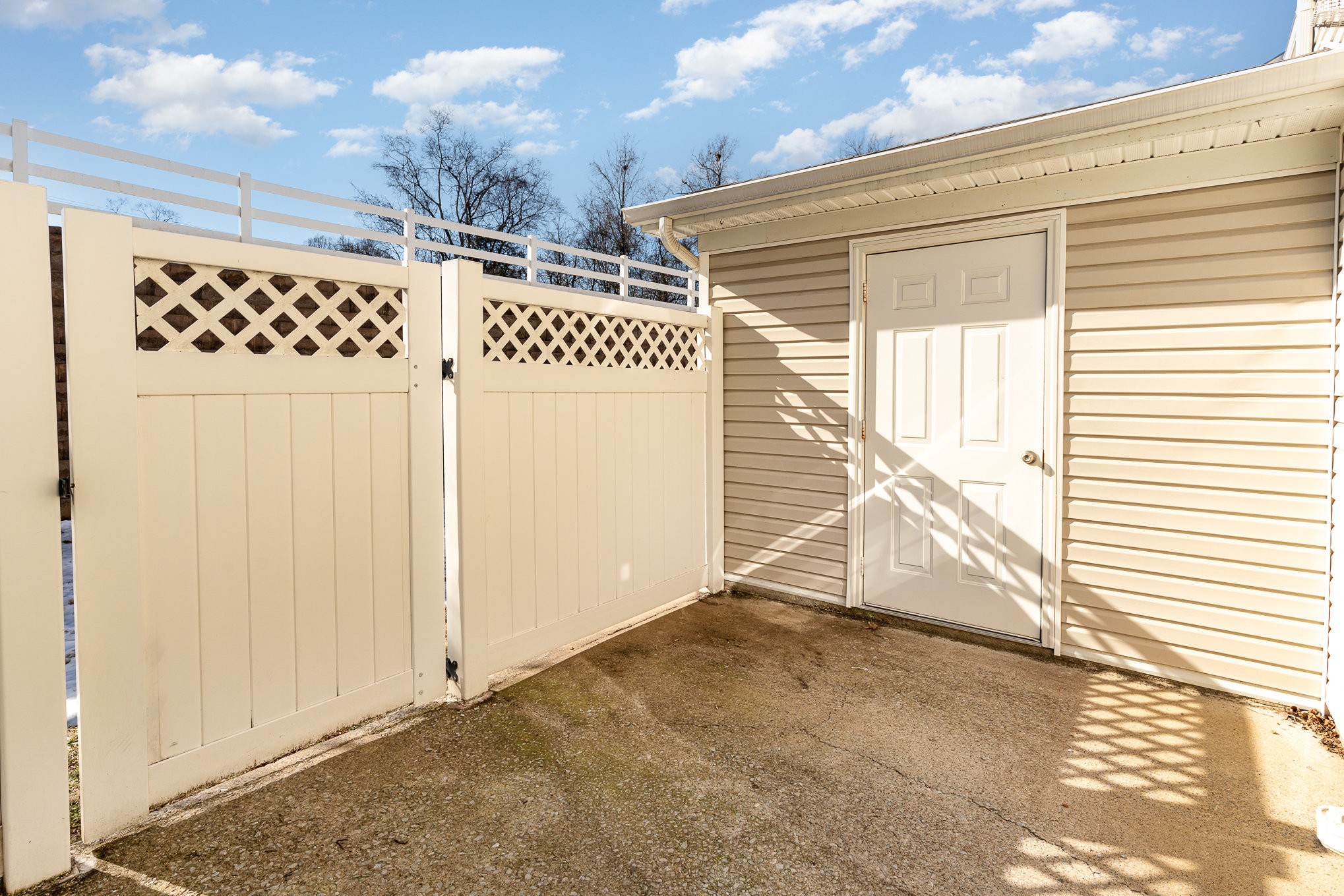 1880 Shaylin Loop