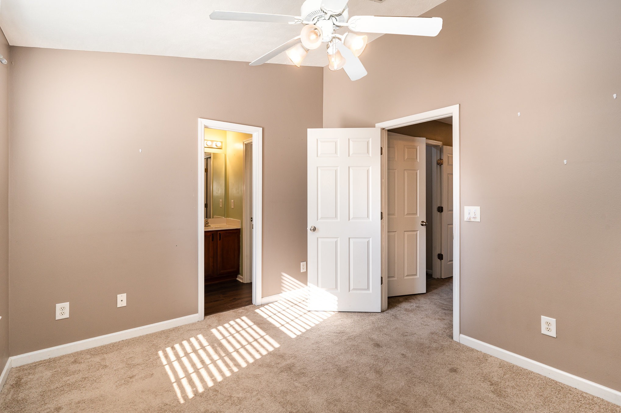 1880 Shaylin Loop