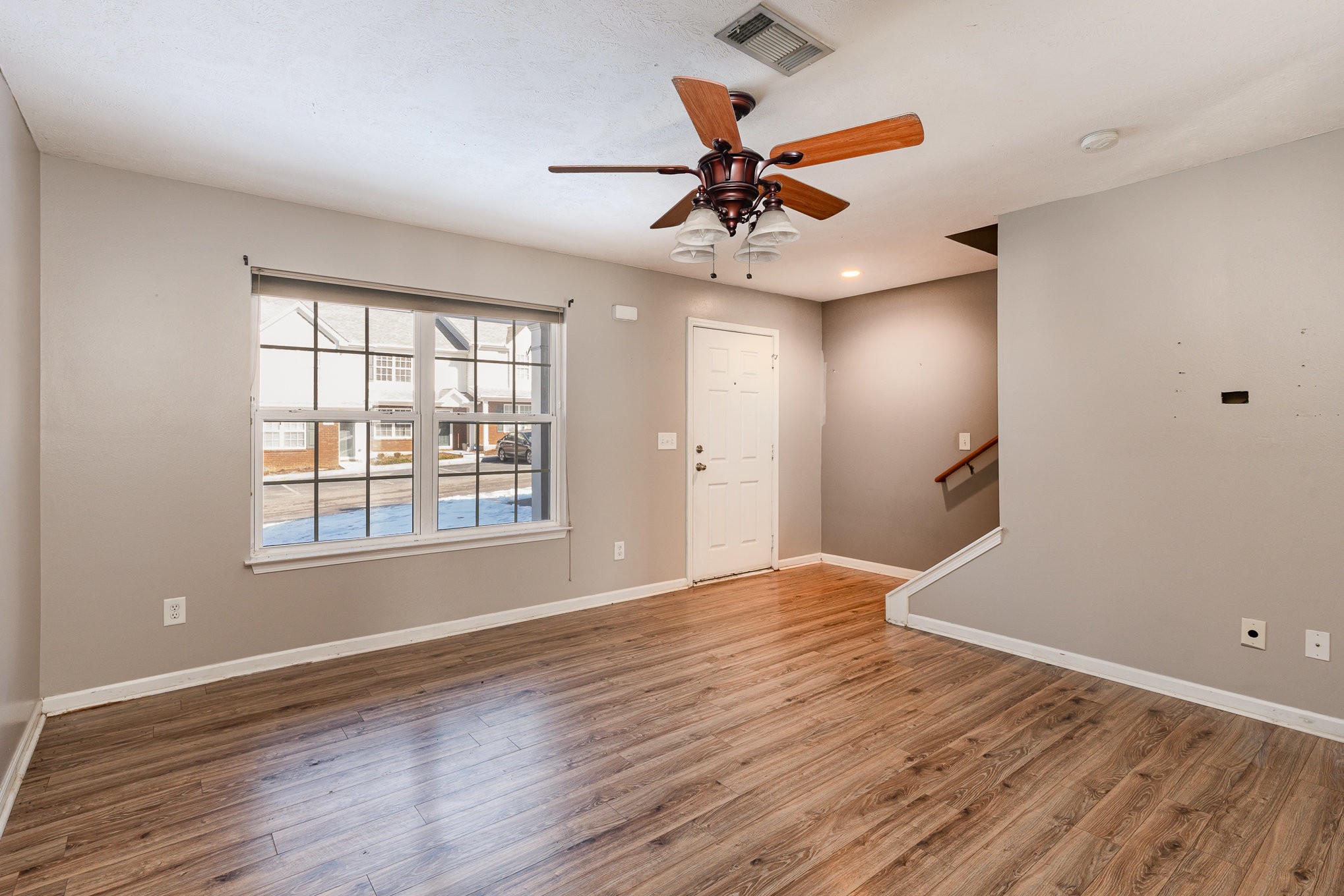 1880 Shaylin Loop
