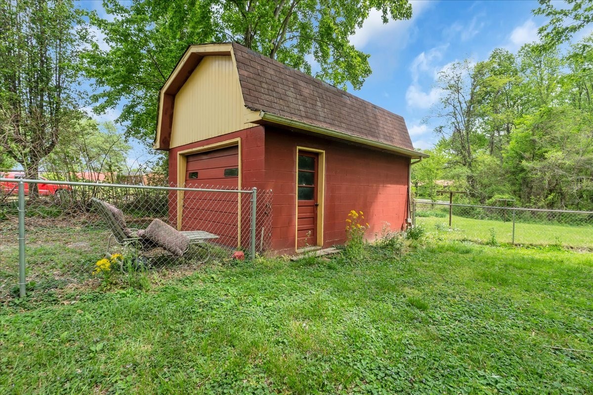 283 Pine Grove Rd