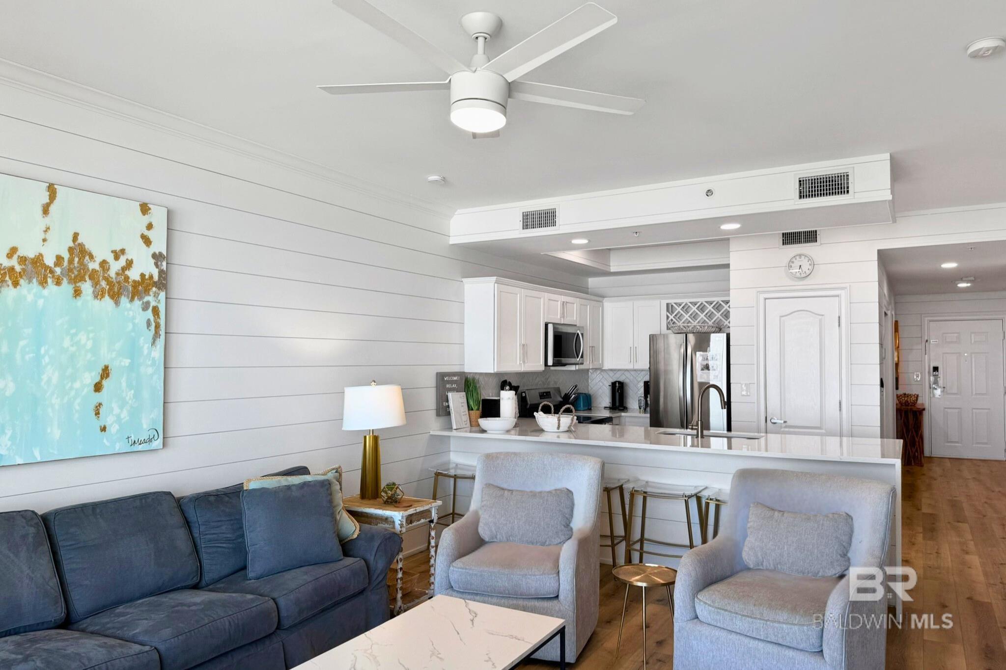 453 Dune Drive 404