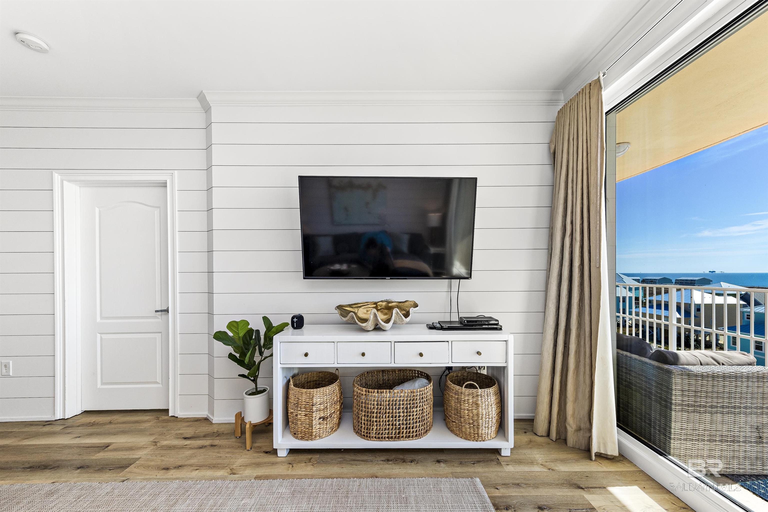 453 Dune Drive 404