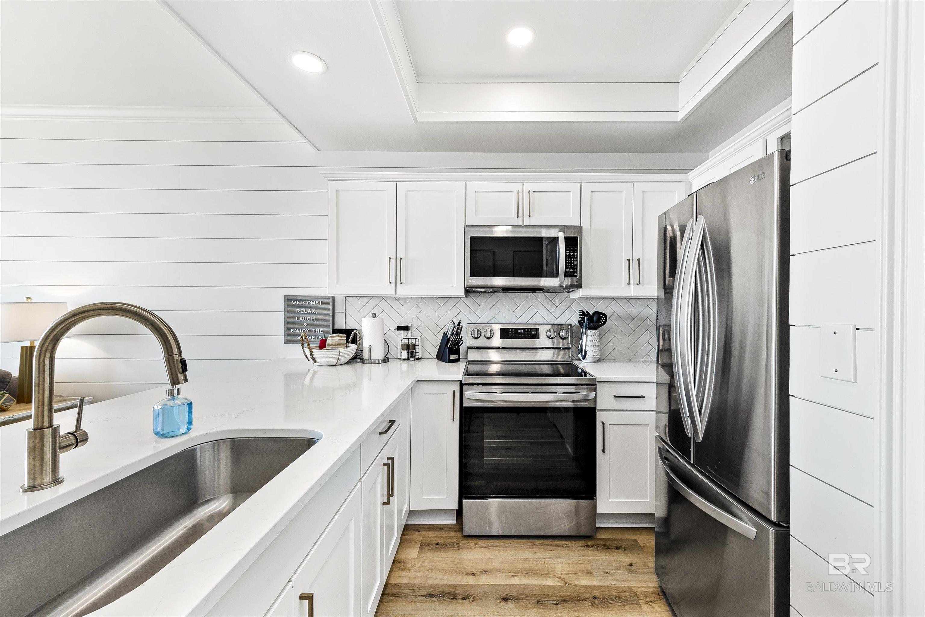 453 Dune Drive 404