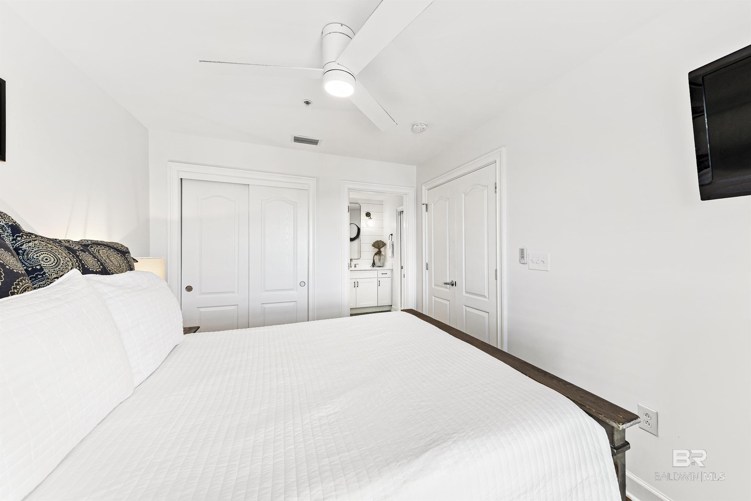 453 Dune Drive 404