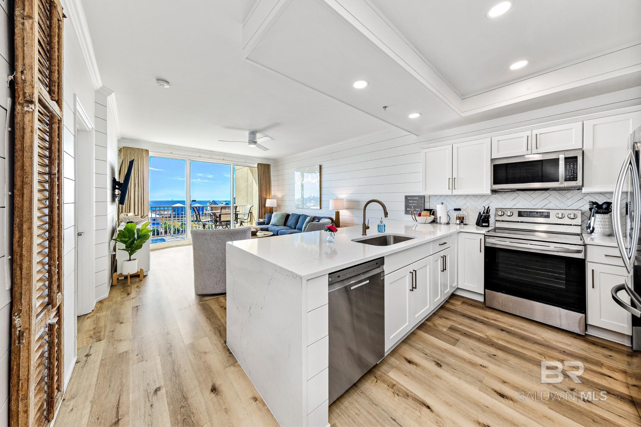 453 Dune Drive 404