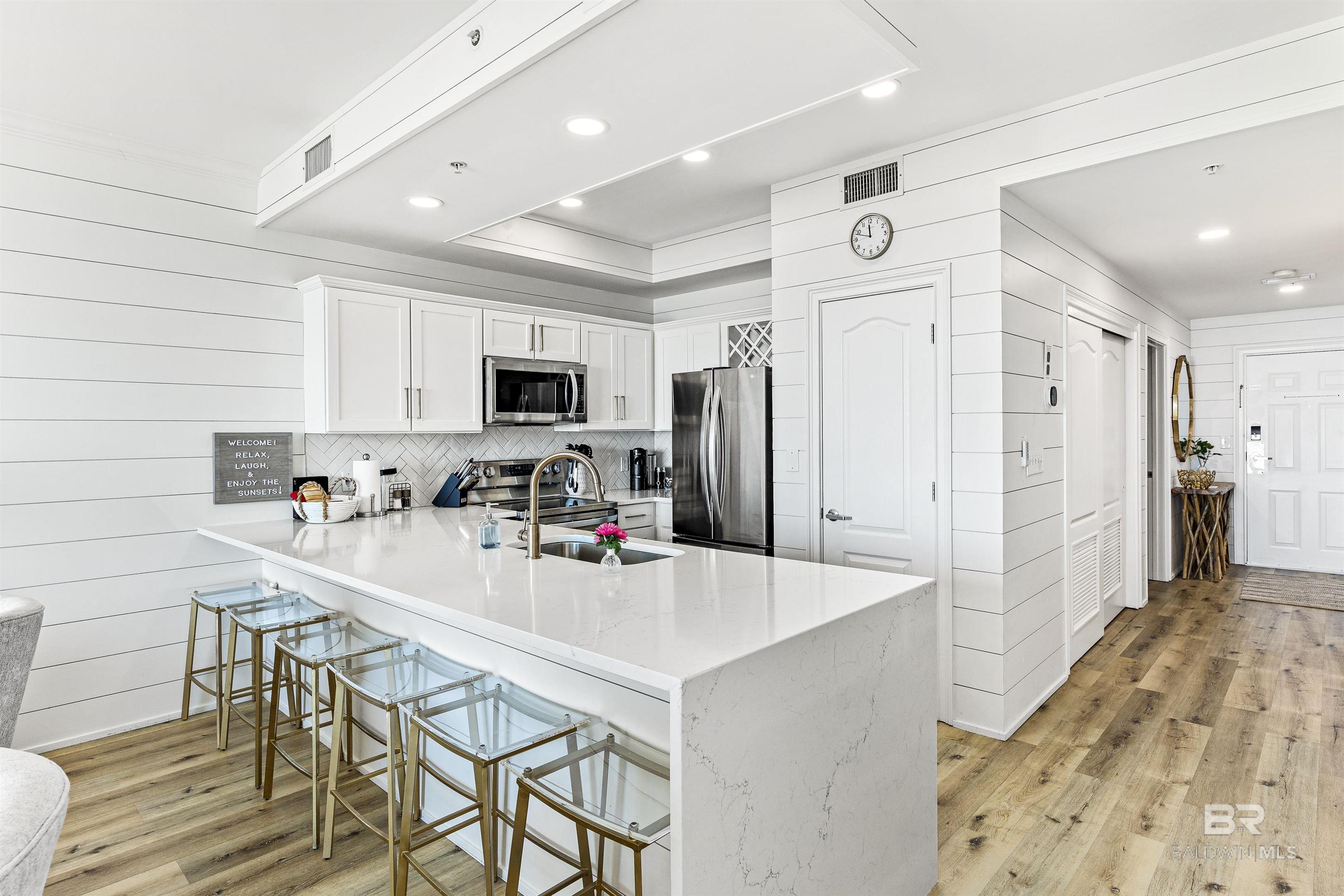 453 Dune Drive 404