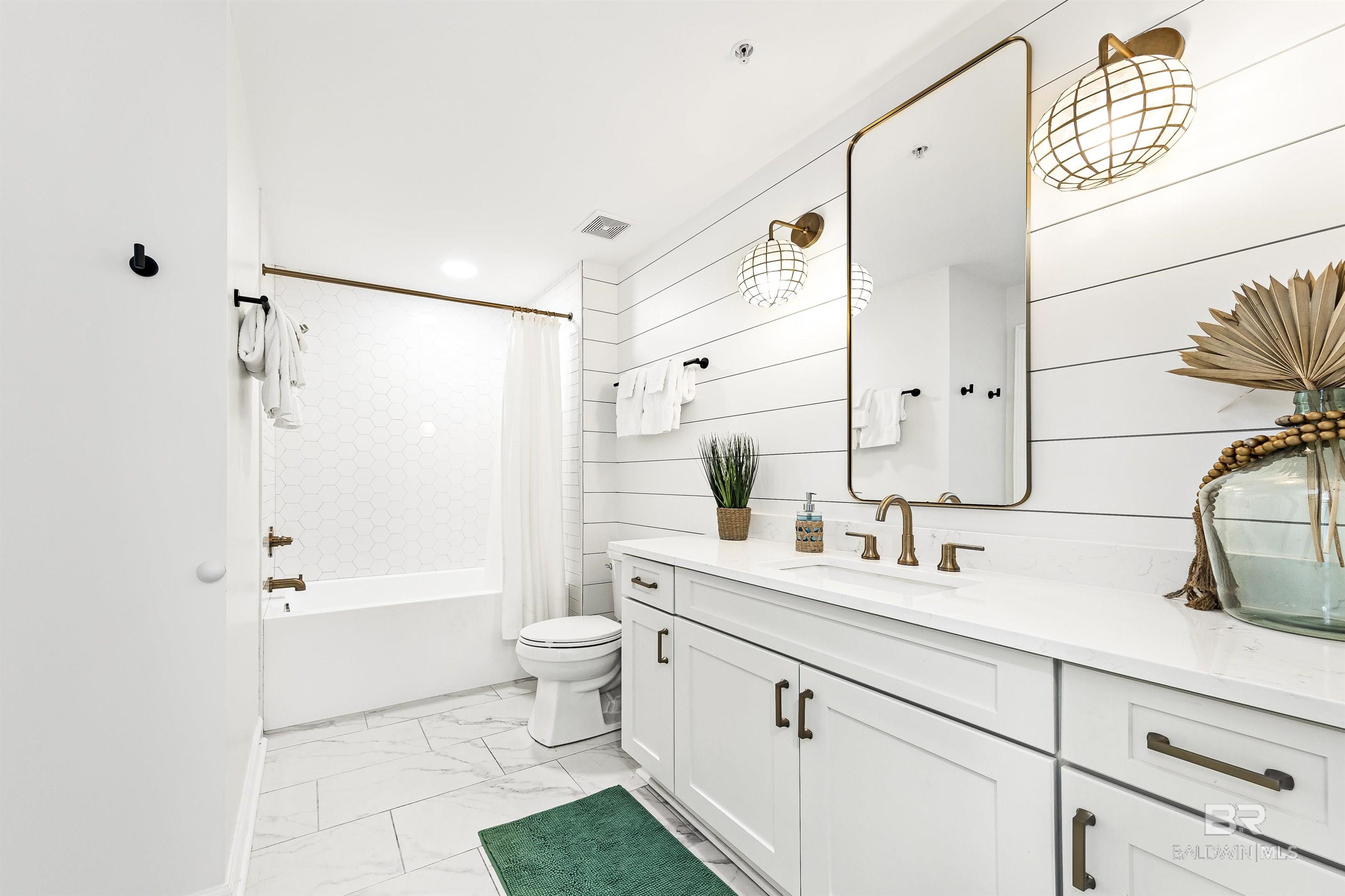 453 Dune Drive 404