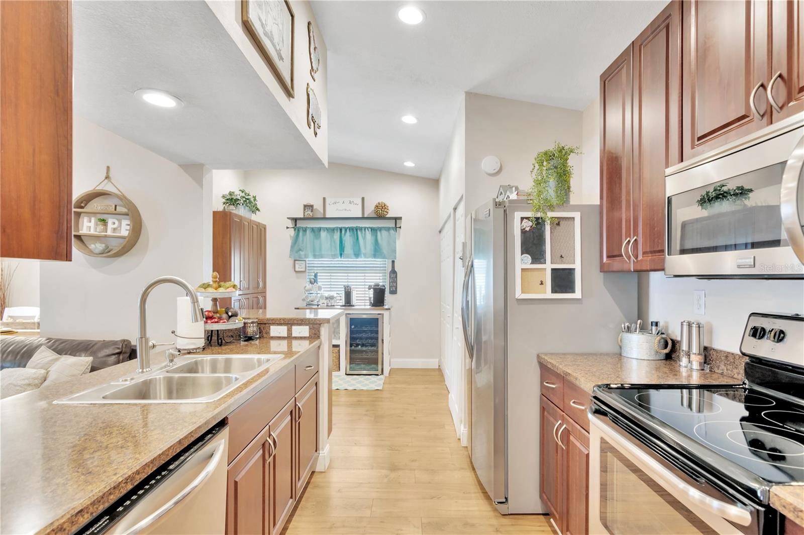 1303 FLORIDA OAK CT