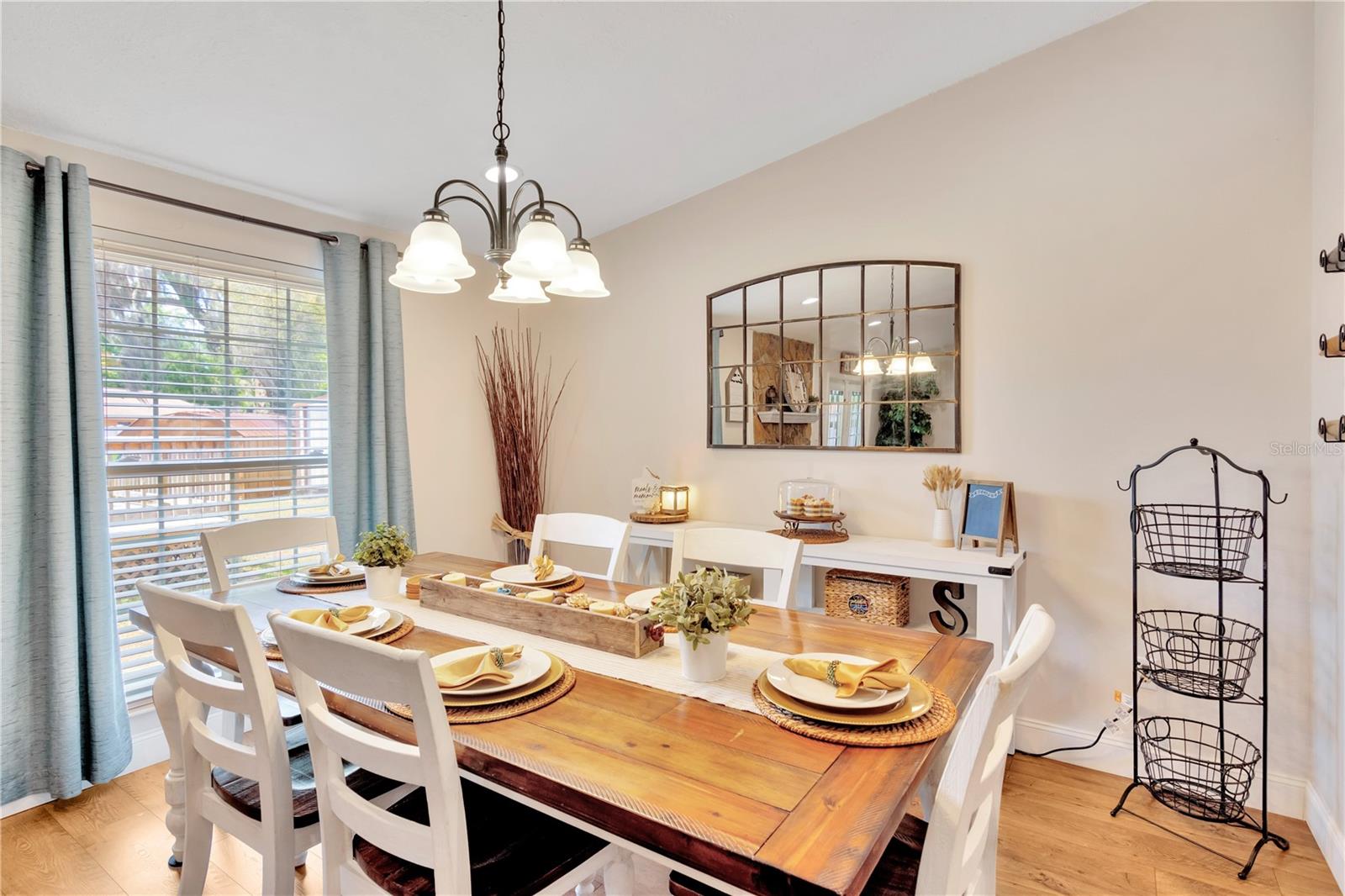 1303 FLORIDA OAK CT