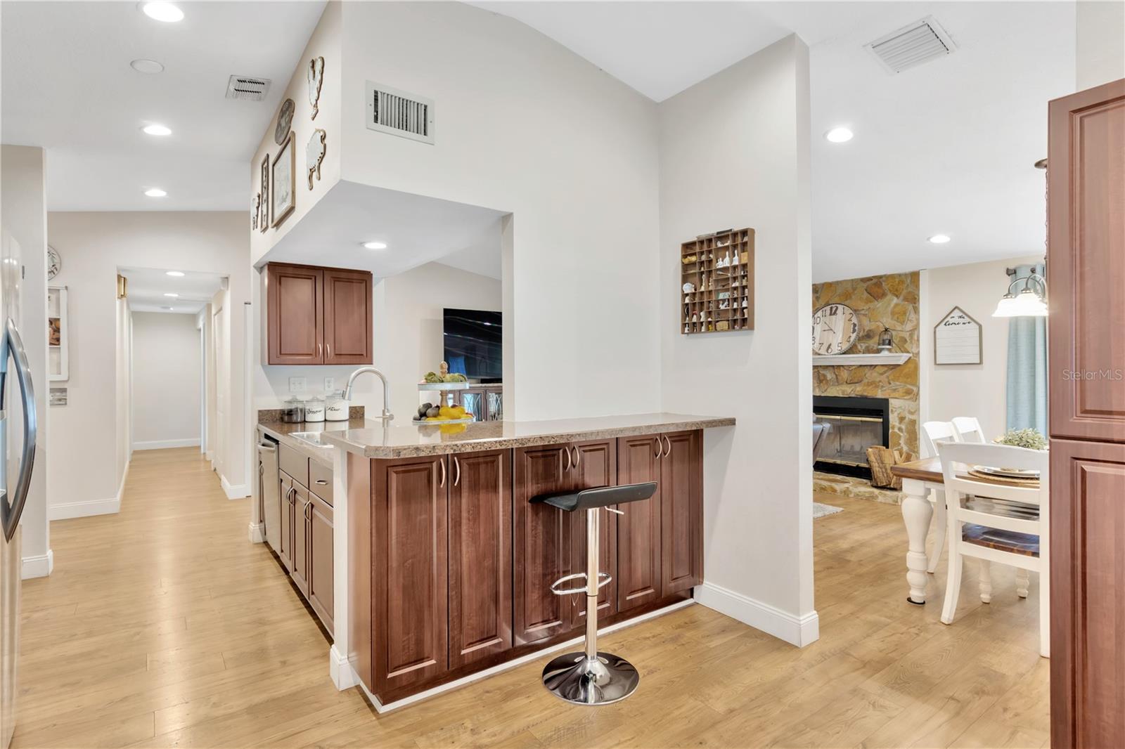 1303 FLORIDA OAK CT