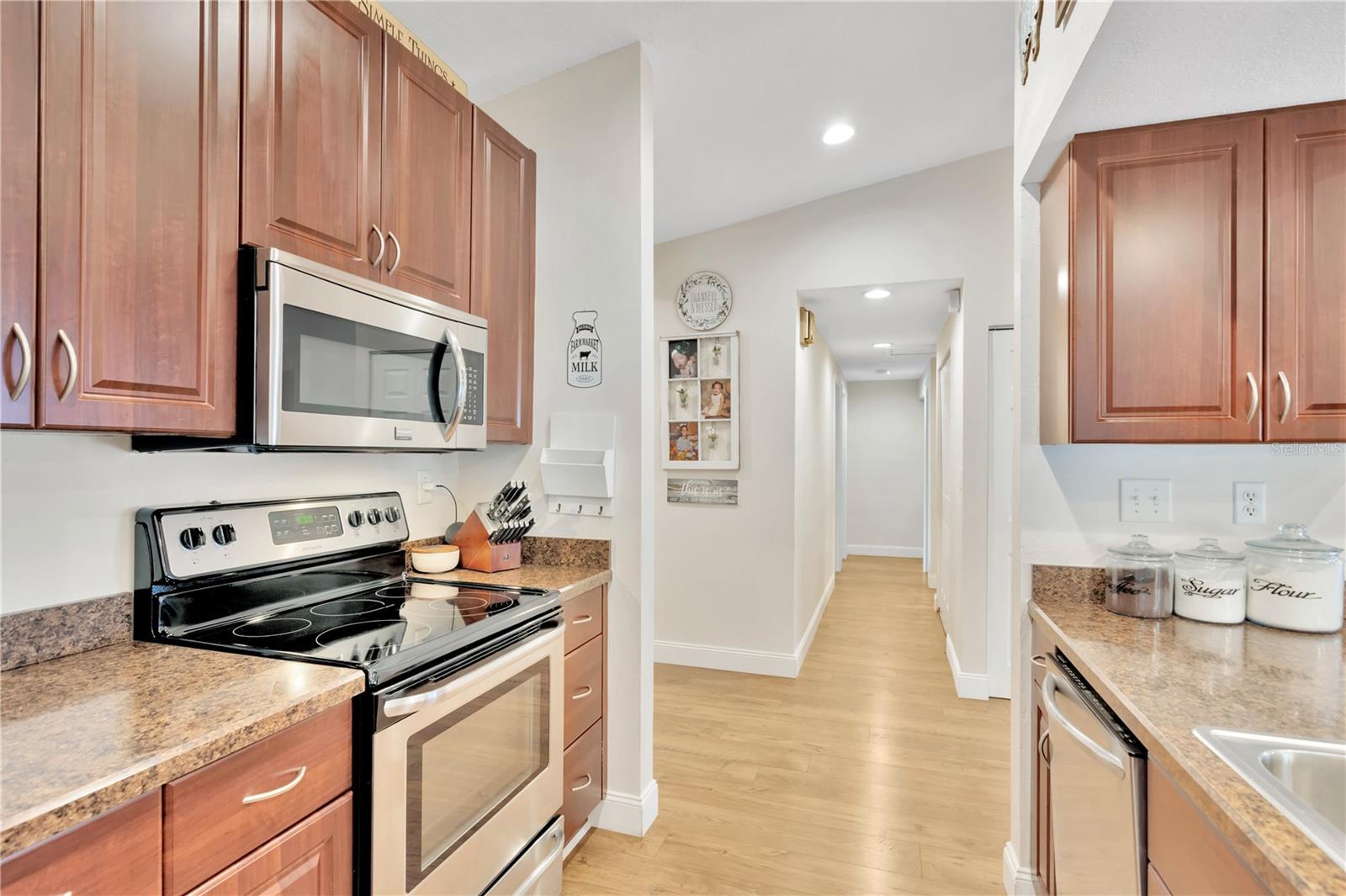 1303 FLORIDA OAK CT