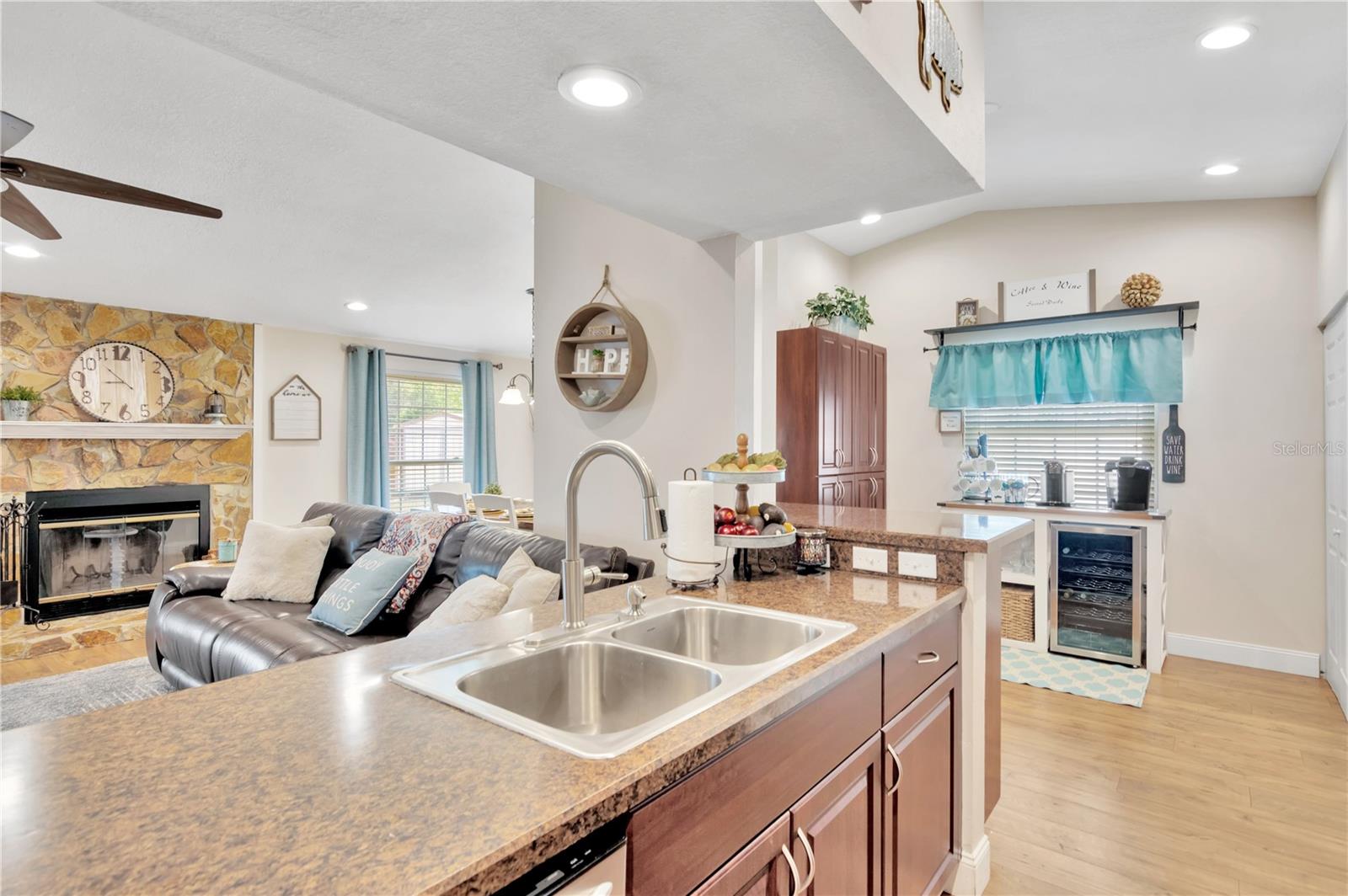 1303 FLORIDA OAK CT
