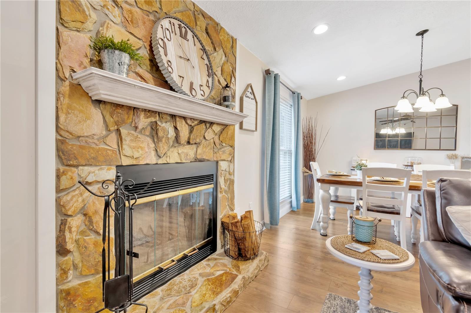1303 FLORIDA OAK CT