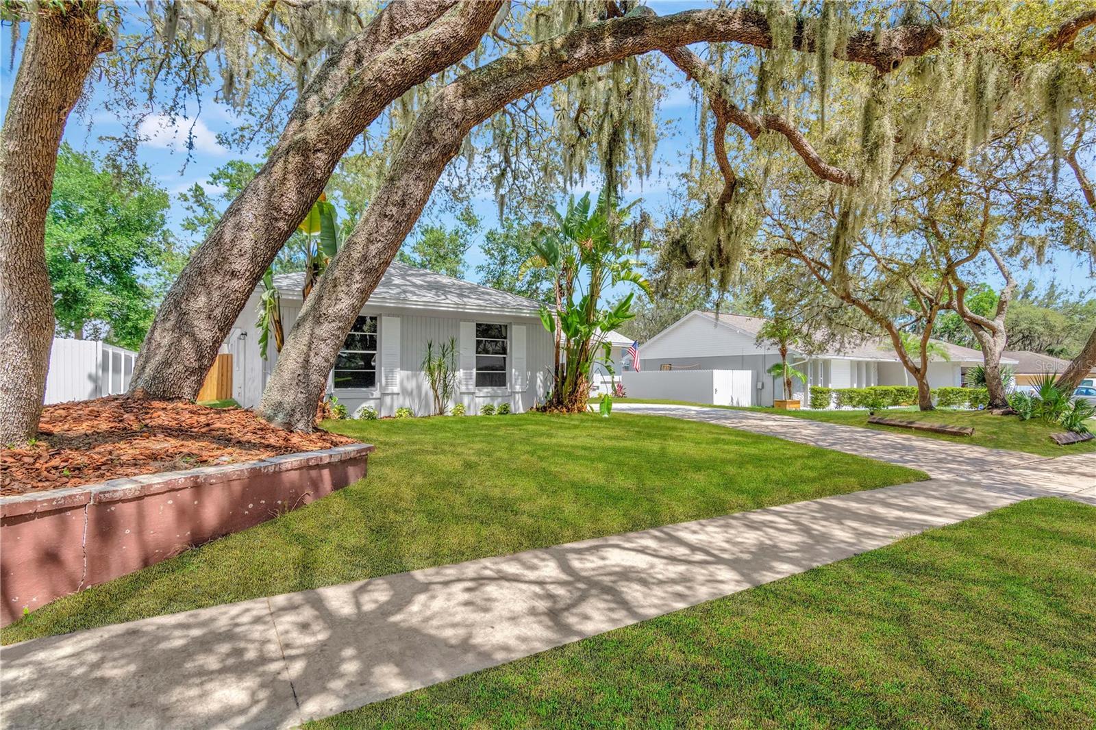 311 FOXWOOD DR