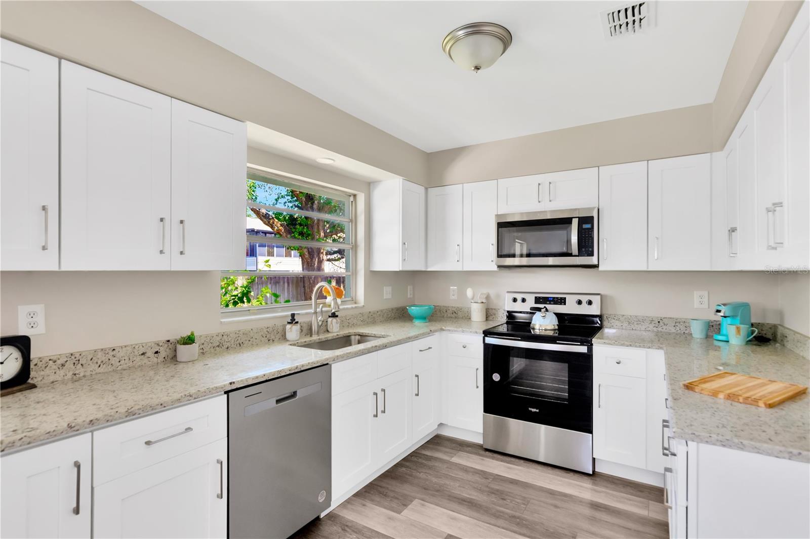 311 FOXWOOD DR