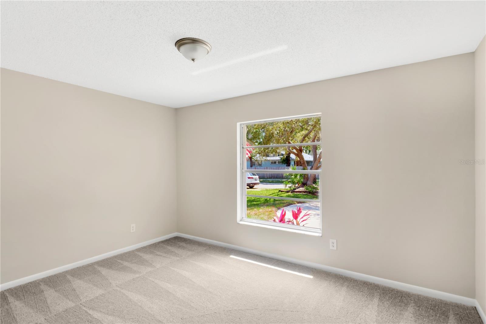 311 FOXWOOD DR