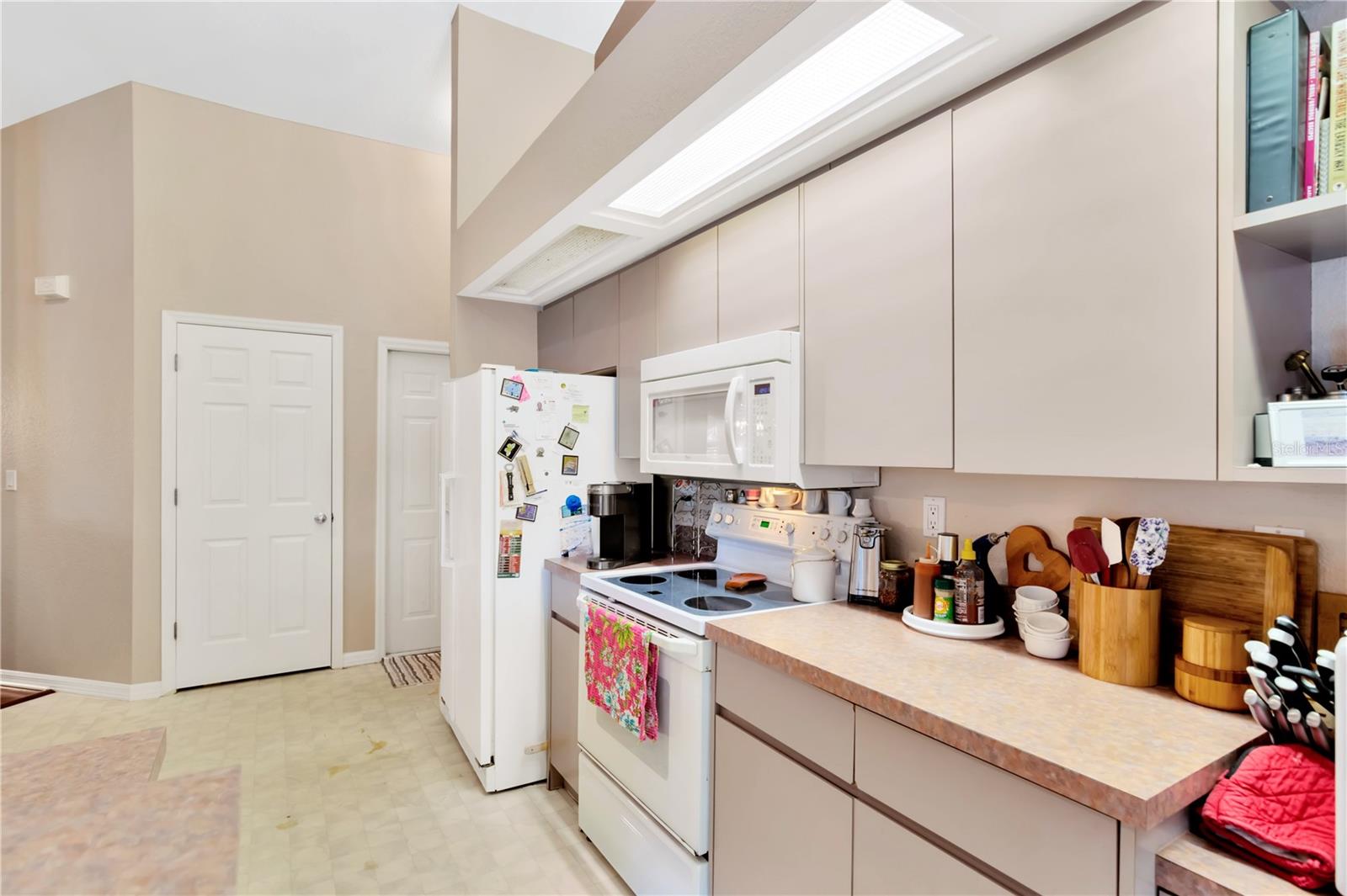 1559 JONATHAN CT