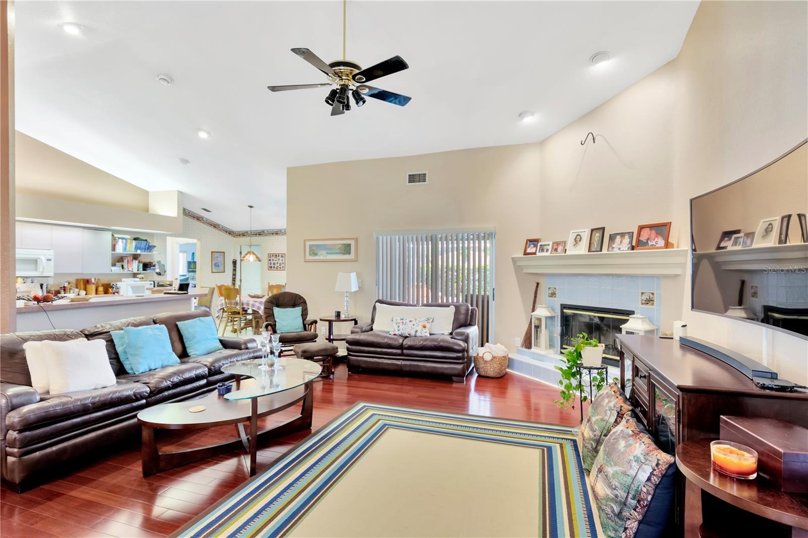 1559 JONATHAN CT