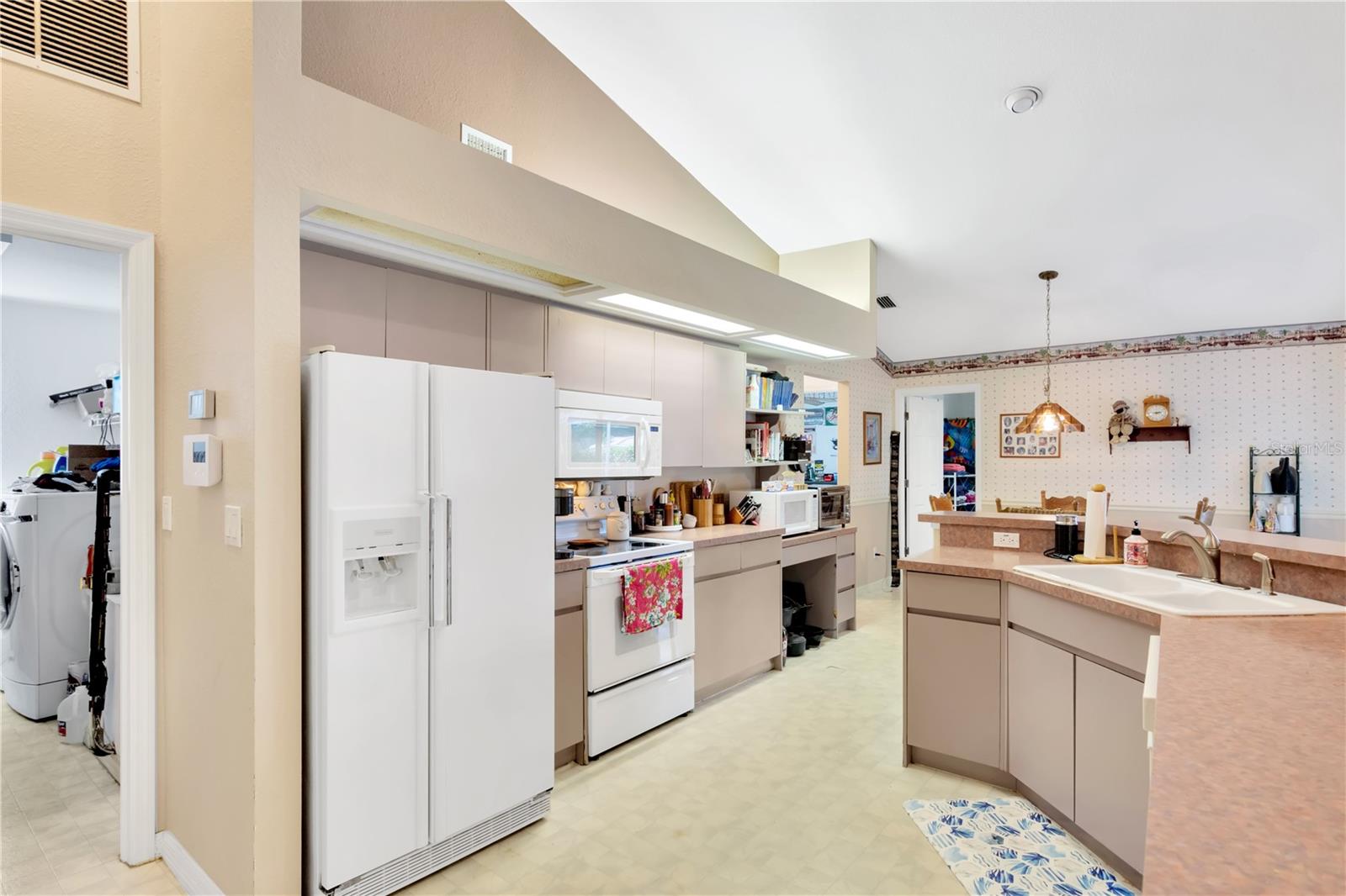 1559 JONATHAN CT