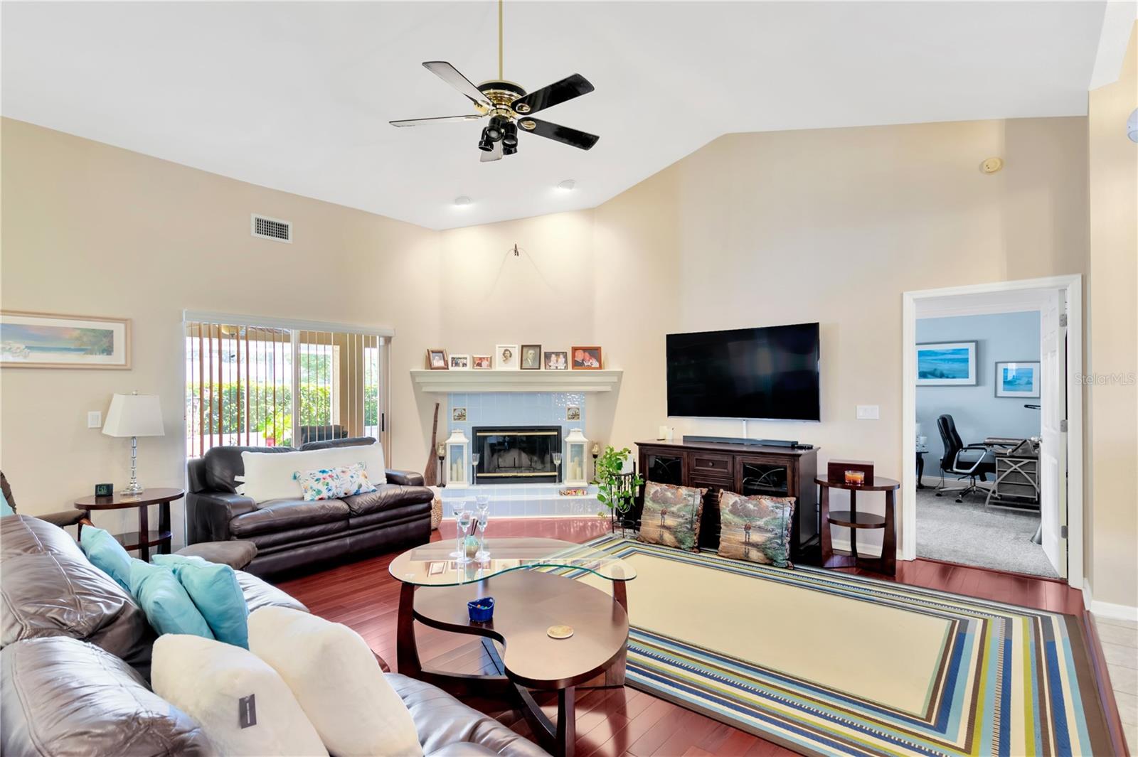1559 JONATHAN CT