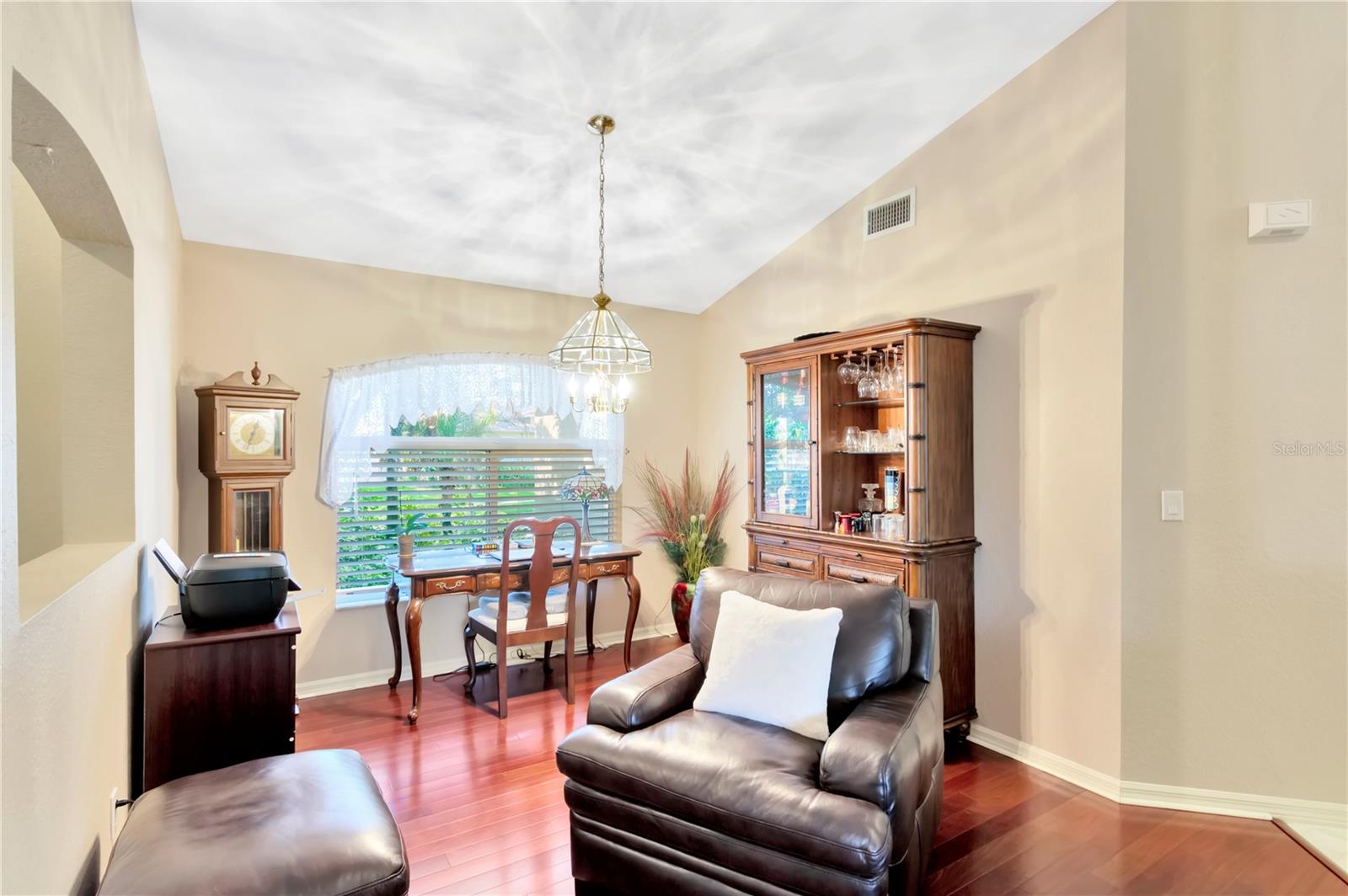 1559 JONATHAN CT