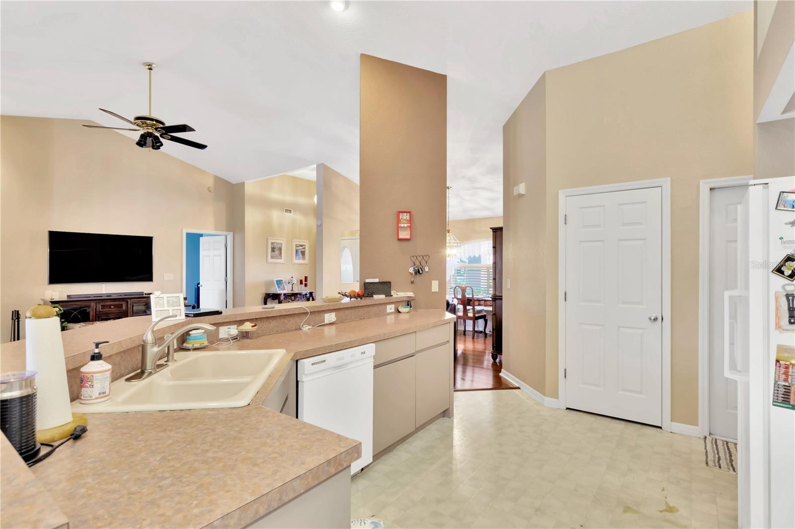 1559 JONATHAN CT