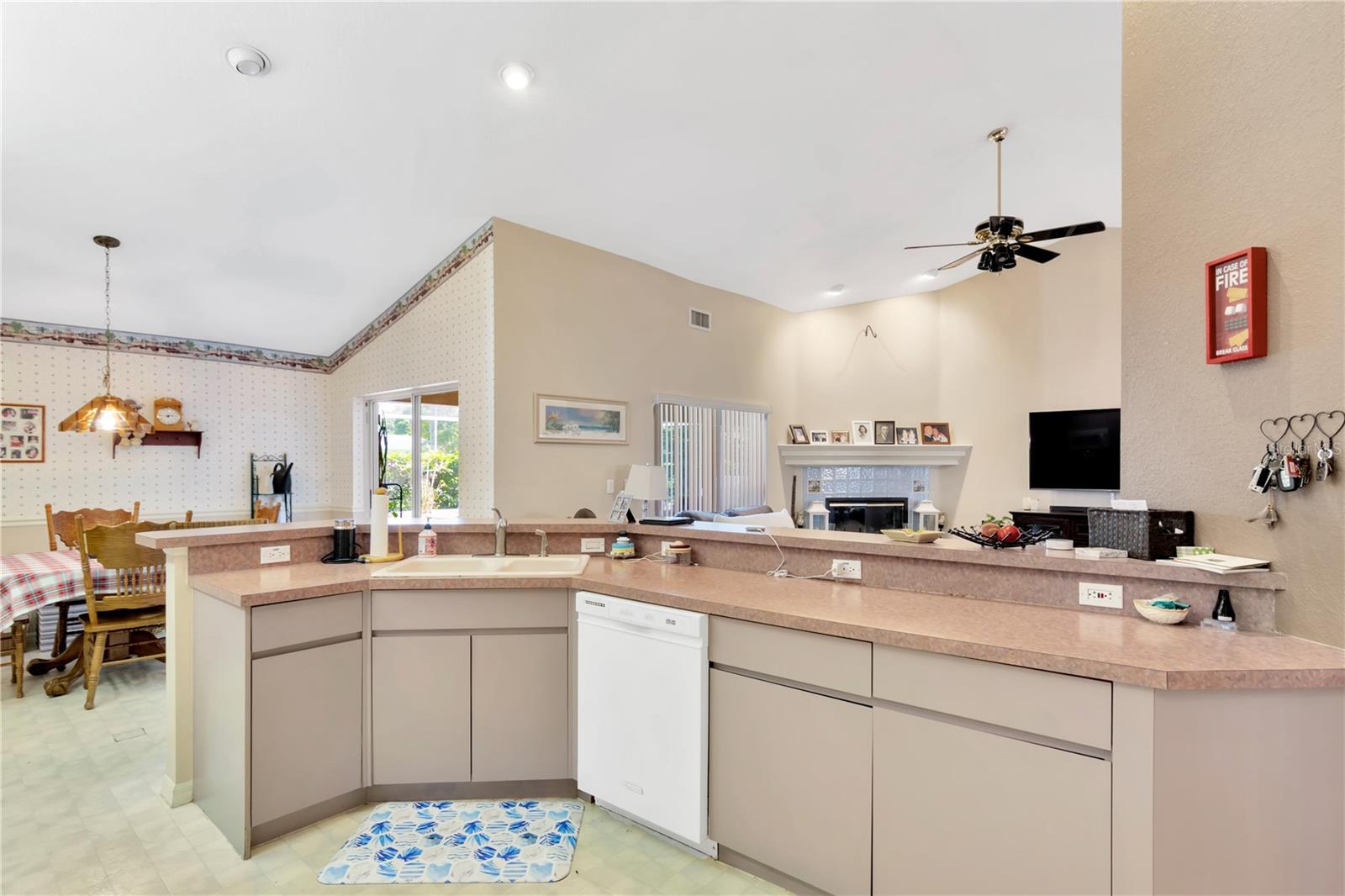 1559 JONATHAN CT